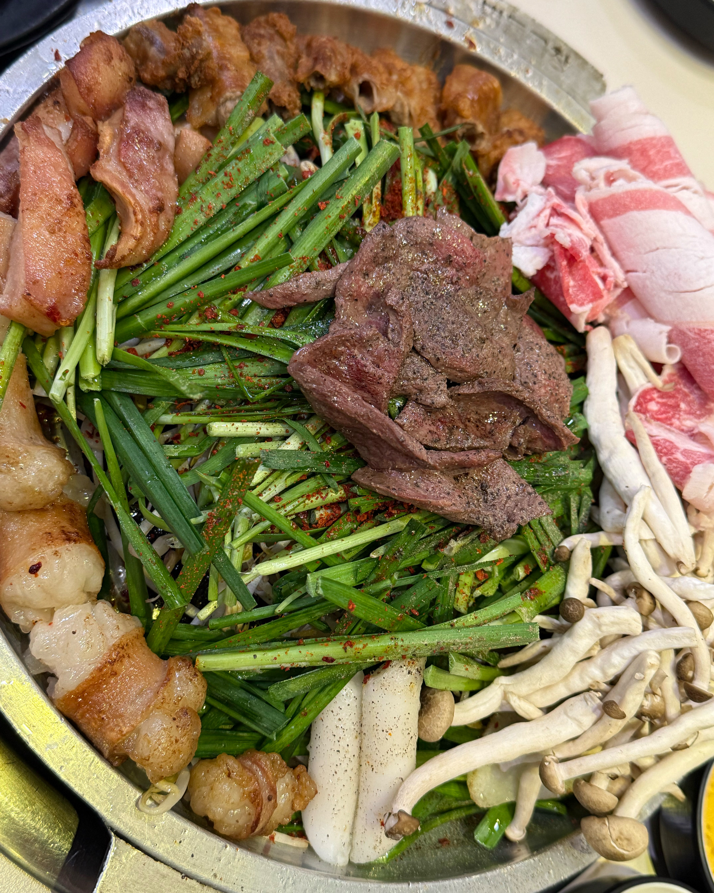 종류 가리지 않고 다 넘모 맛있어요ㅜㅜ 그리고 다 구워져 나와서 넘 편해요 육회도 주시고