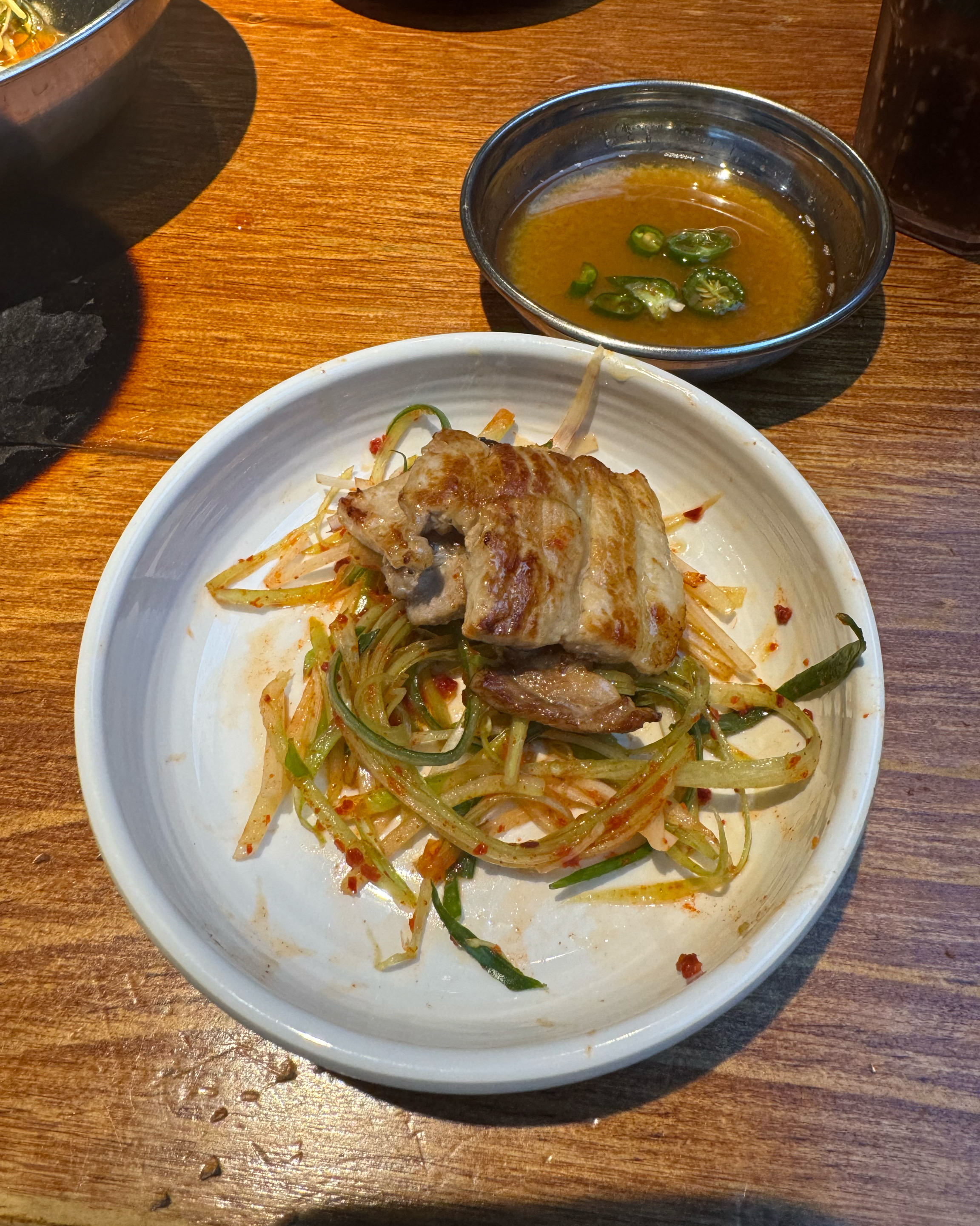 삼겹살 너무 맛있고 고기에 치즈올려서 떡쌈해먹으면 존맛탱 추천요~ - 인천 맛집 석돈