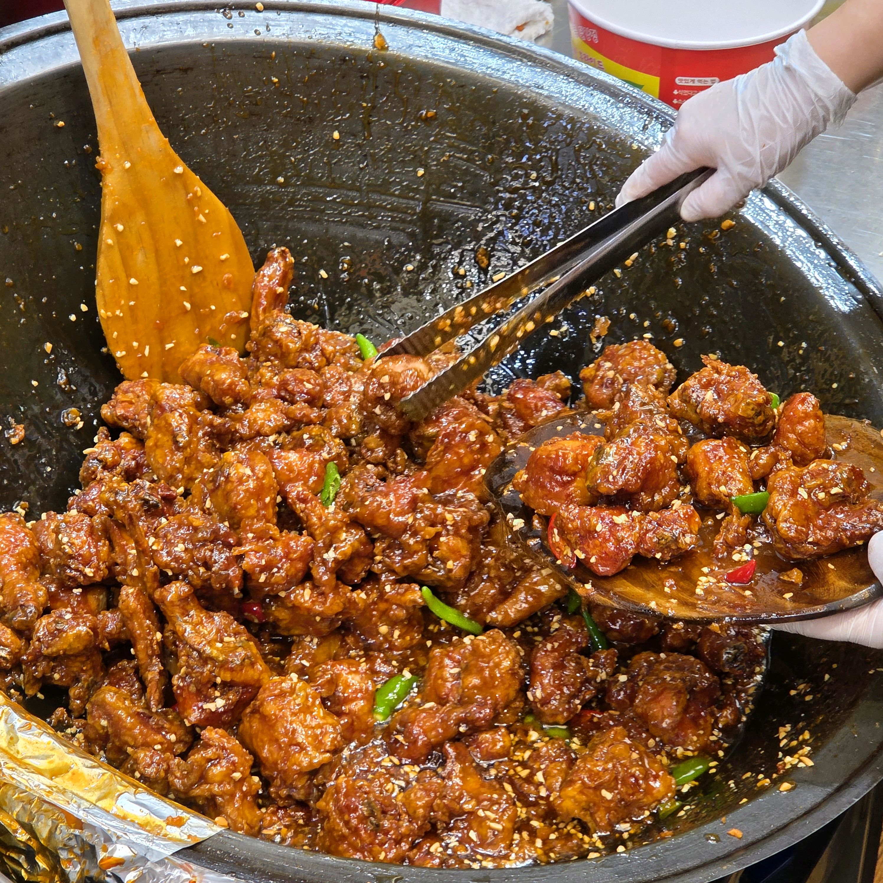 저번에 먹어보고 넘 맛있게 먹은 기억에 재방문했어요. - 인천 맛집 원조신포닭강정