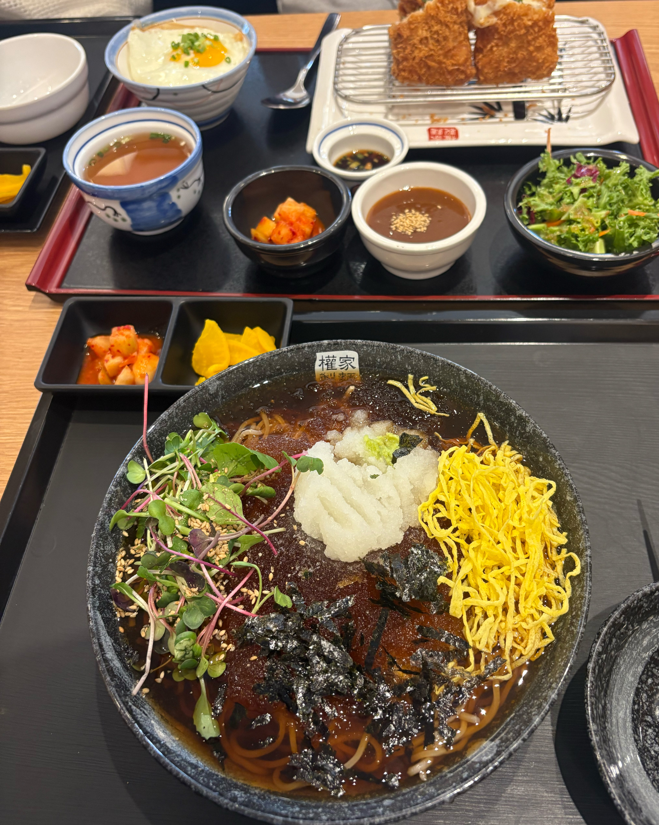 가족들과 함께 식사하기 좋은 곳이네요. 음식도 모두 깔끔하고 맛있어서 아이도 어른도 좋아해