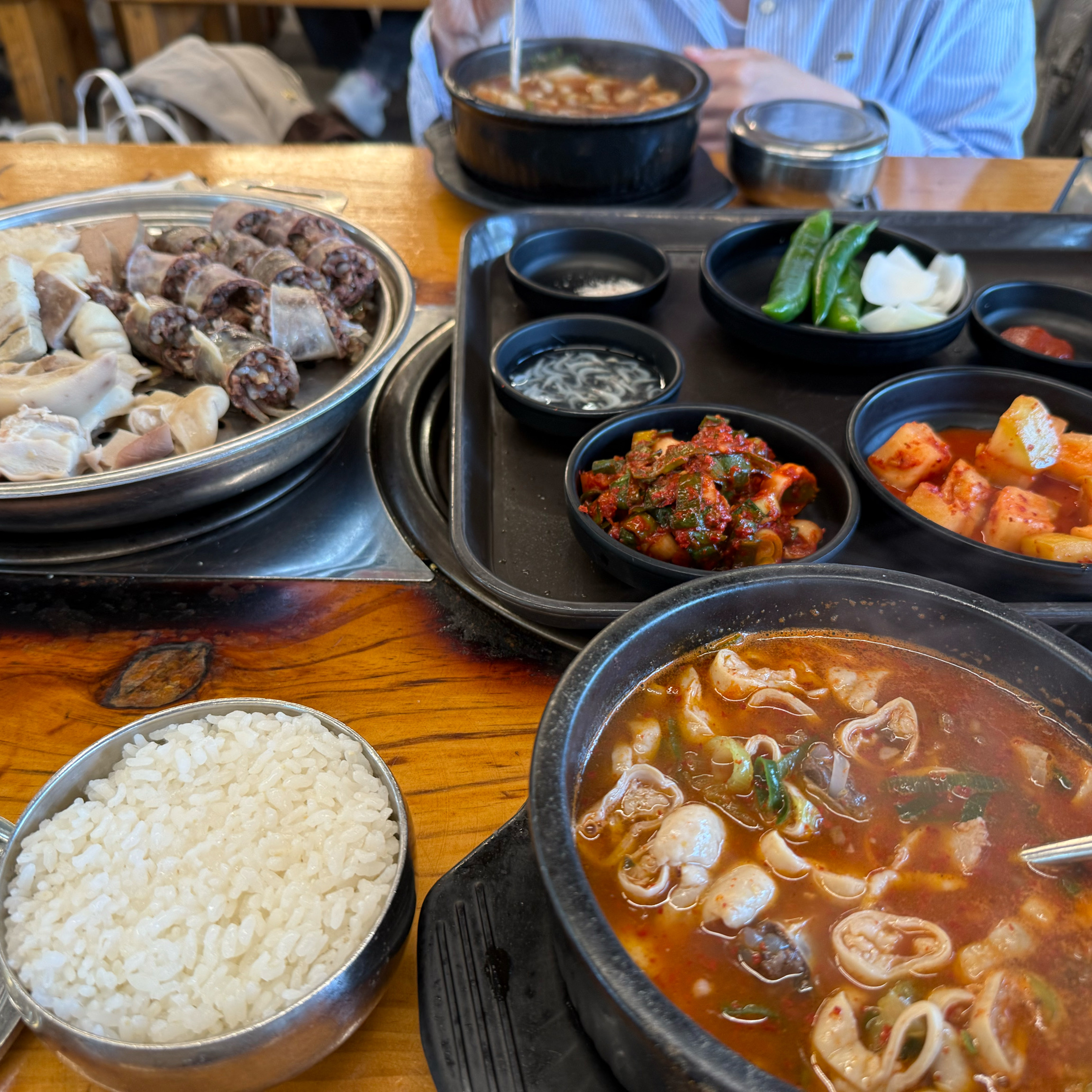 내장은 살짝 냄새가 나서 민감 하신 분들은 순대만 드셔 보시는 걸 추천해요. - 대전 맛집 농민순대