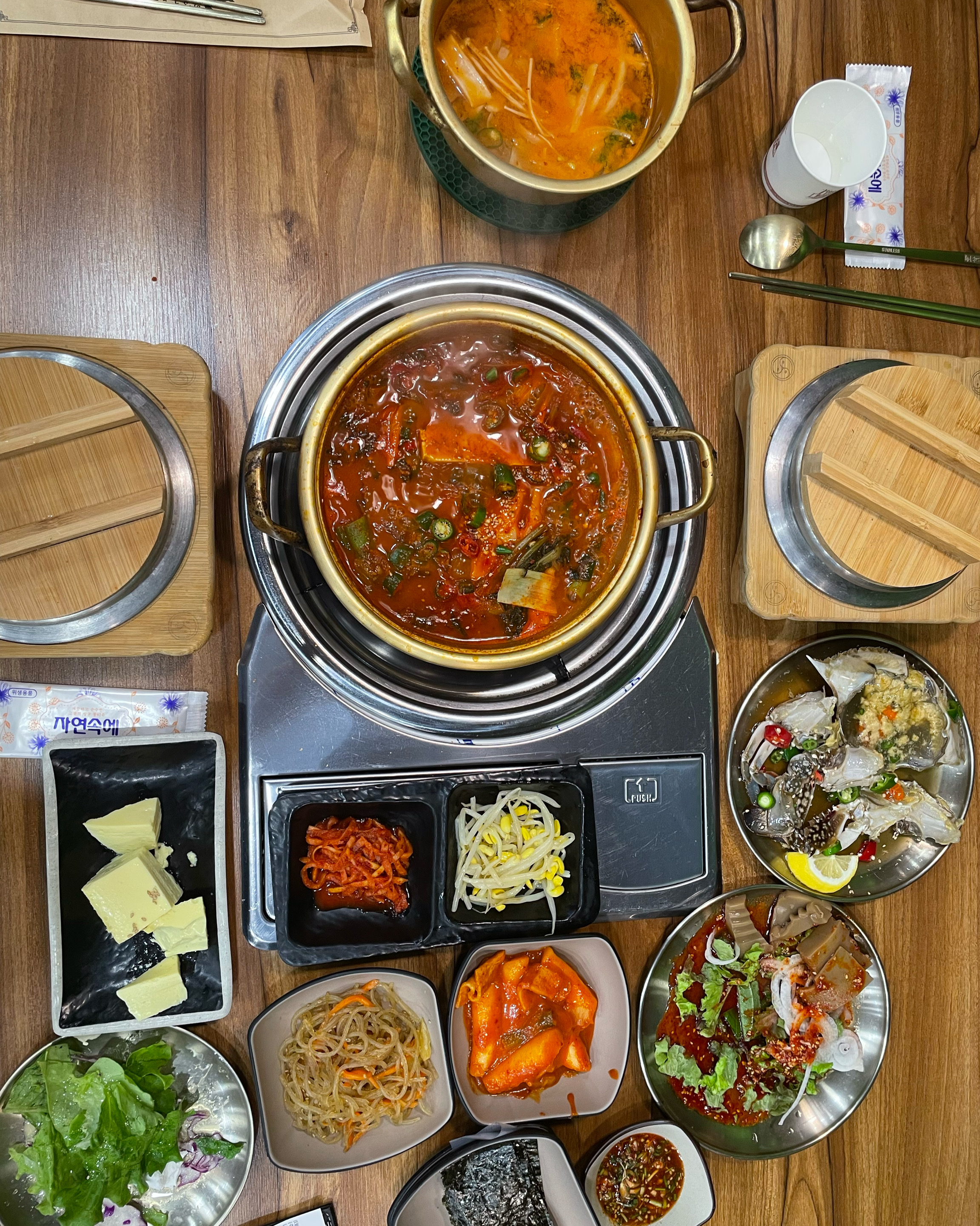 음식들이 전반적으로 간이 딱 좋아요! 하나도 안짜고 맛있었습니디. 조림도 간 잘 베었고 곤