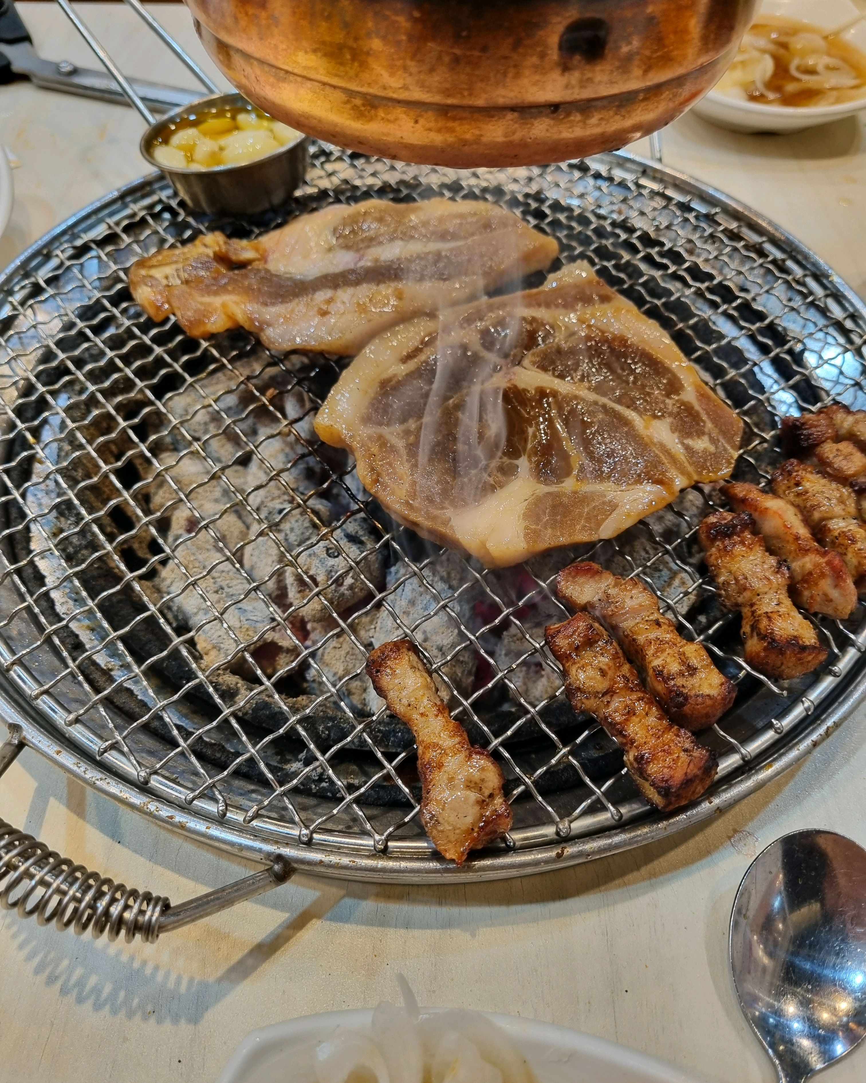 명륜진사갈비 는 월곡점이 고기질도좋고 맛도좋습니다 사이드메뉴도 바로바로 리필해주시고 강추 - 월곡역 맛집 명륜진사갈비 월곡점