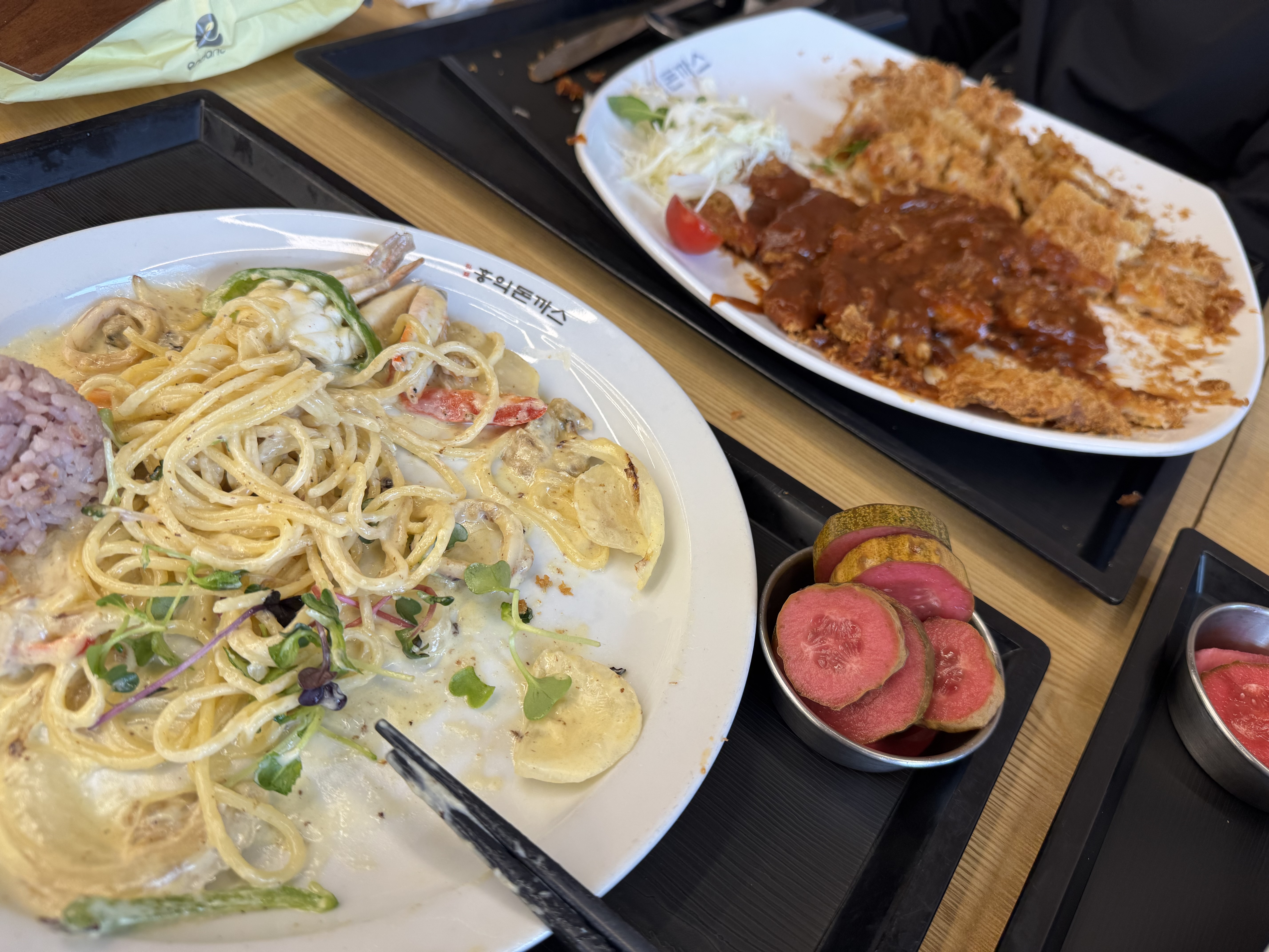 음식이 깔끔하고 너무 맛있어요! - 경주월드 근처 맛집 홍익돈까스 경주점