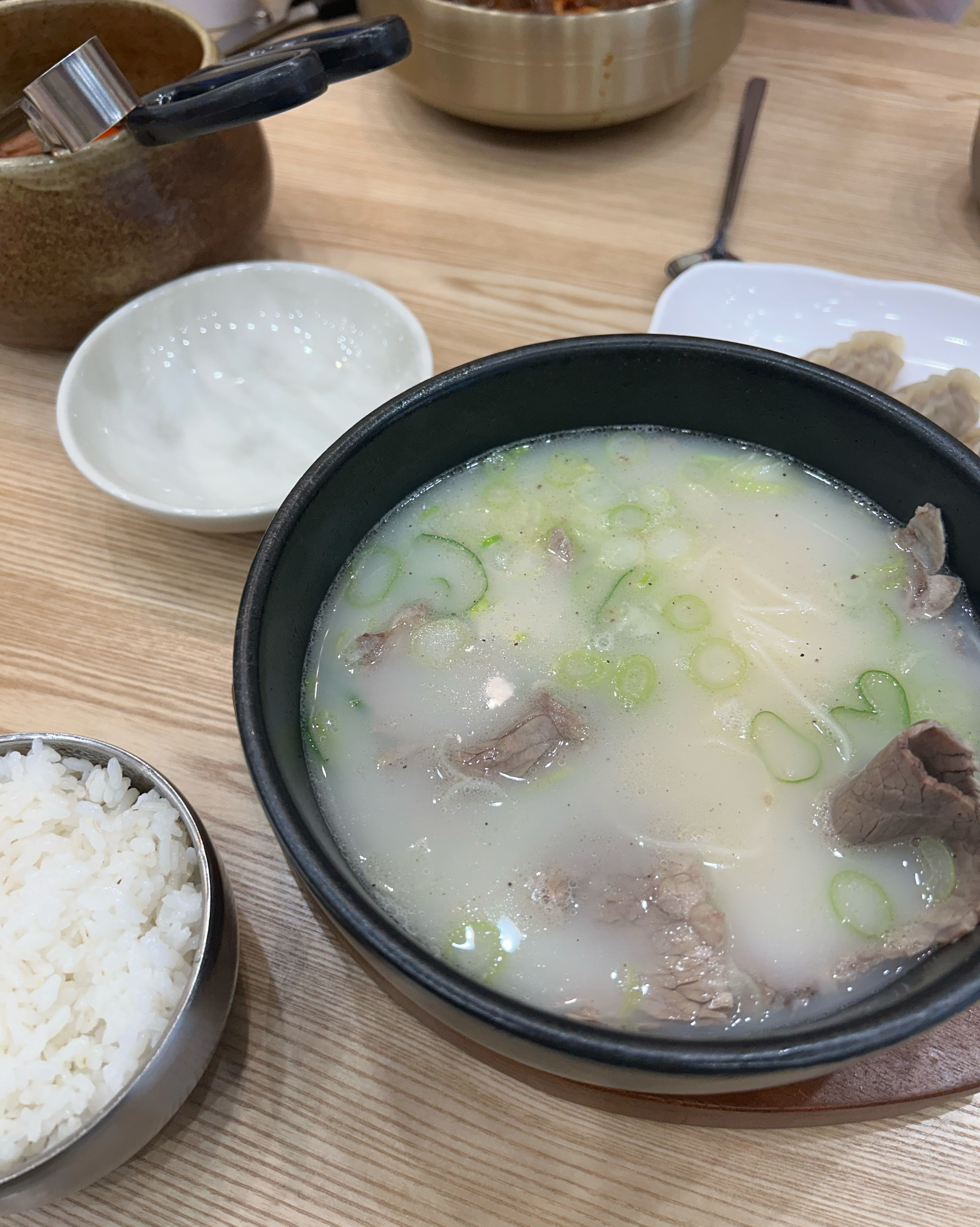 음식이 대체적으로 호불호 없이 다 맛있어요 저는 이런스타일 너무 좋아해서 제 맛집리스트에