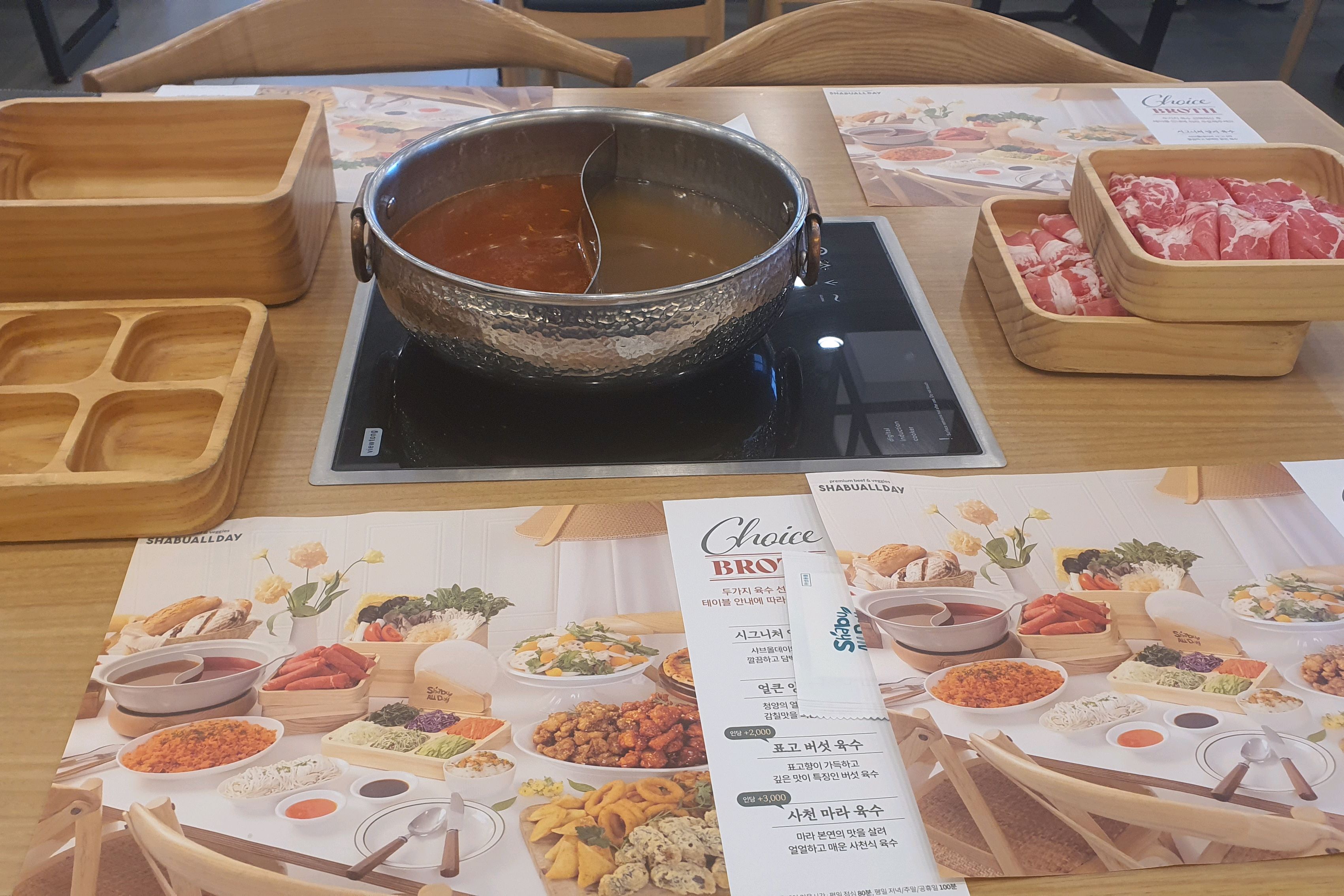 비글남아셋과 방문했네요ㅡ 어딜가나 만원이라 대기도 많네요. 그래도 10~15분 대기하고 입