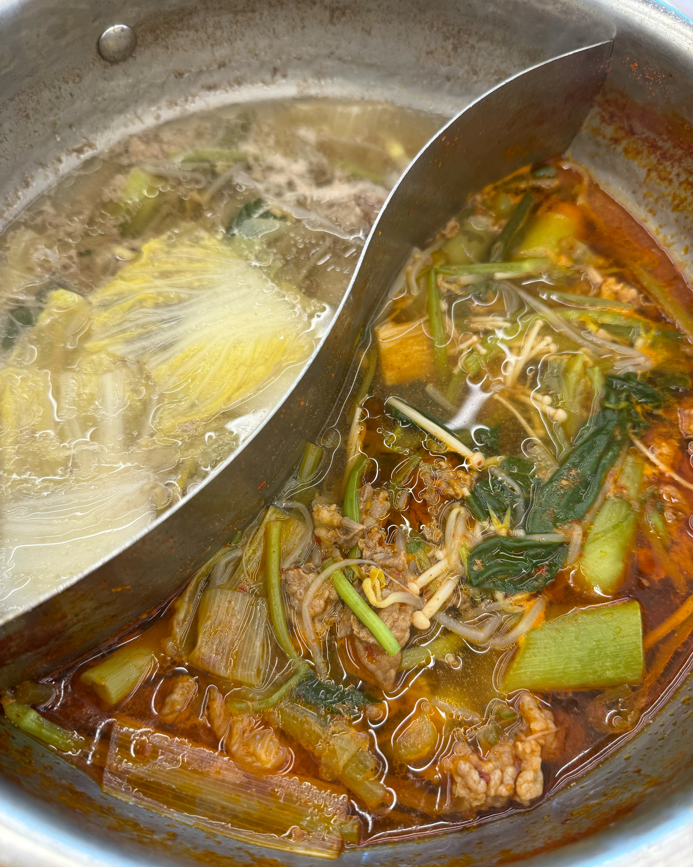평일에도 손님들이 많았는데 오늘은 연휴에 거리극도 있어서 평소보다 더 붐비는거 같아요 - 안산 고잔동 맛집 샤브올데이 안산문화광장점