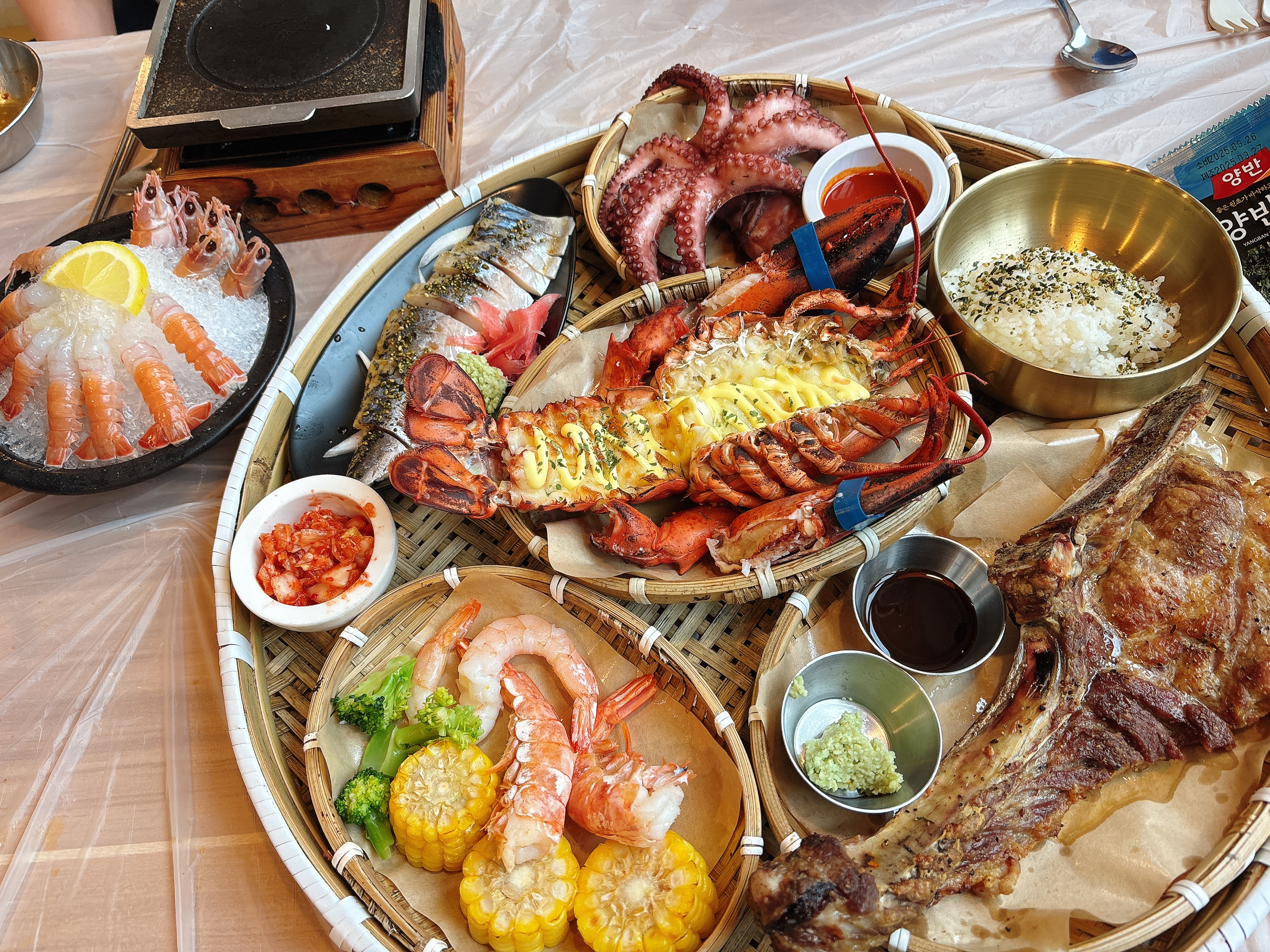 다양한 메뉴를 맛있게 먹을 수 있어서 너무 좋았어요 - 제주 맛집 더비치크랩 제주협재점