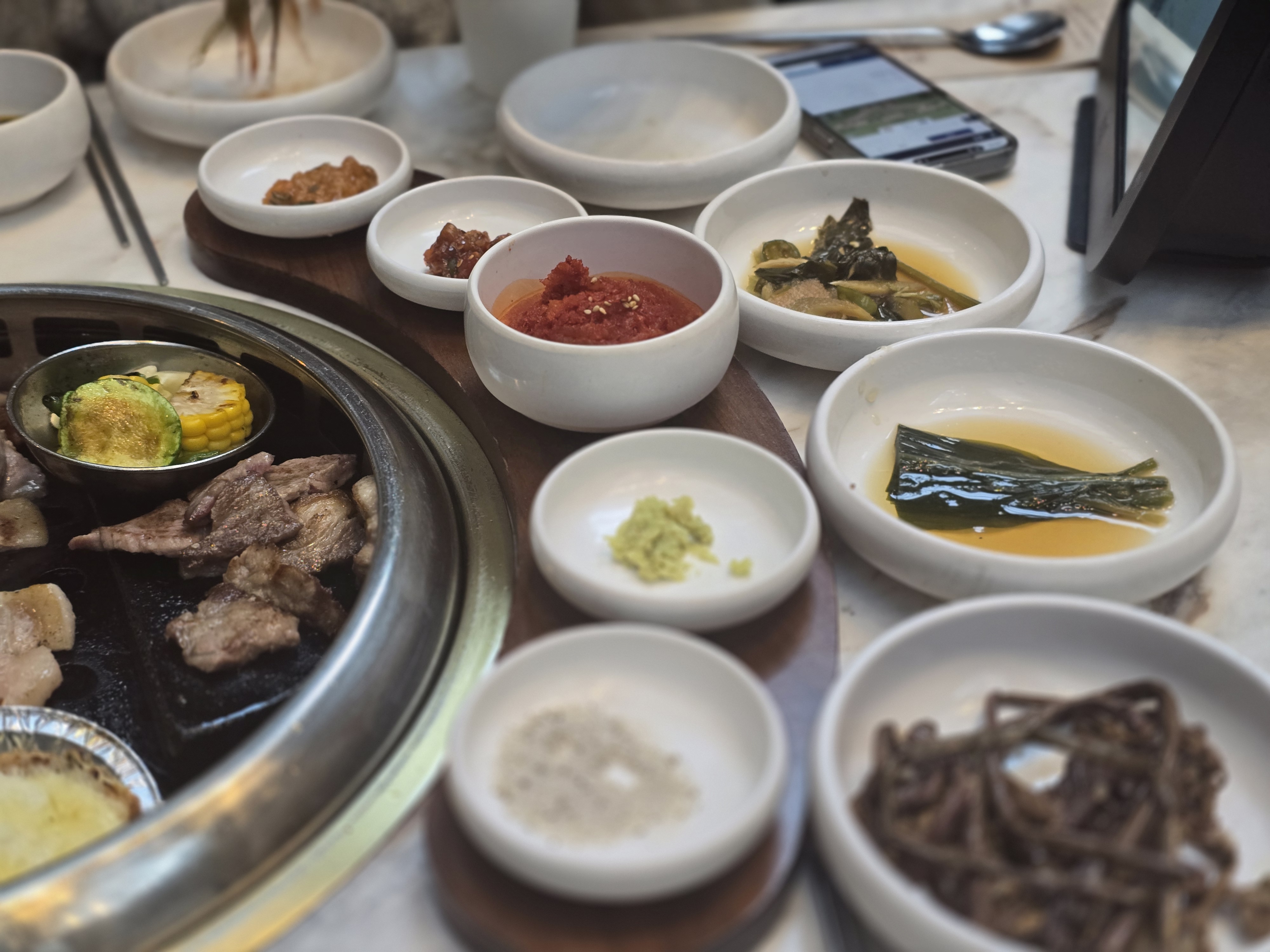 고기와 어울리는 반찬은 물론이거니와 비빔낙지와 얼린 무생채 등 고기맛을 한층 끌어올려주는
