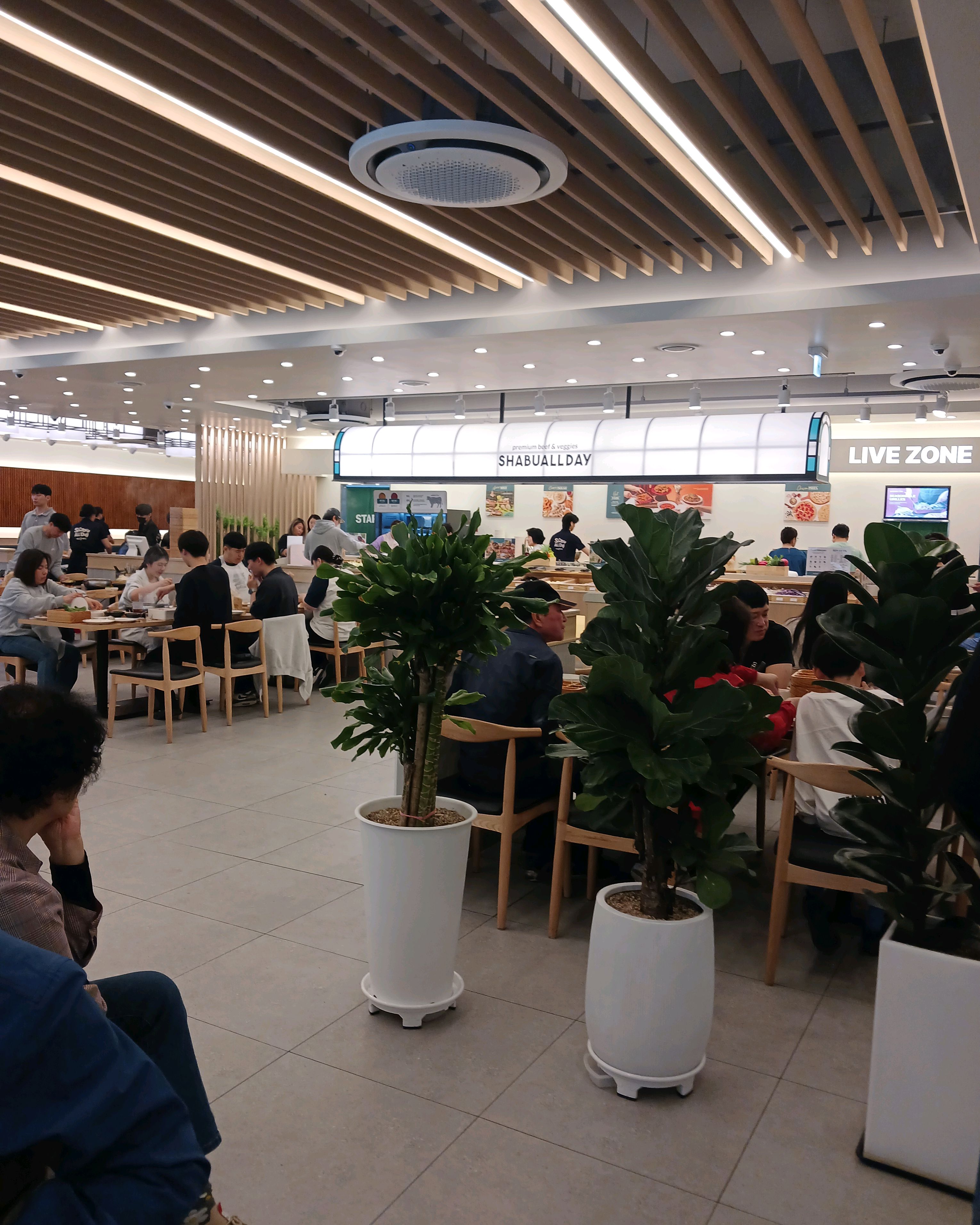 넓어서 가족 모임하기 좋고 음식이 맛있어요 예약은 필수 - 부산 화명동 맛집 샤브올데이 부산화명점