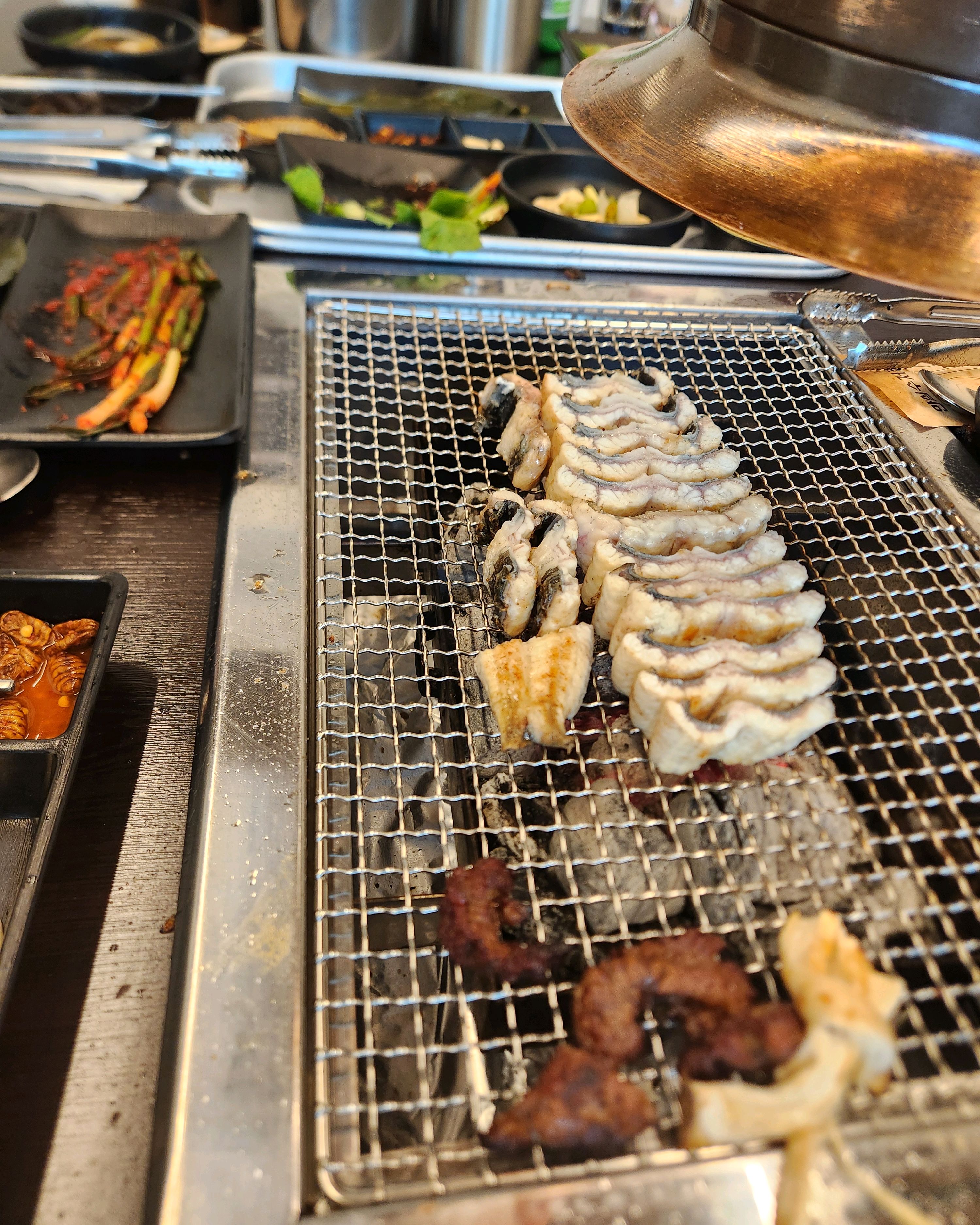장어가 통통하고 맛있어요! 부모님 모시고 오기도 좋고 소갈비살도 있어서 아이들 먹기도 좋네