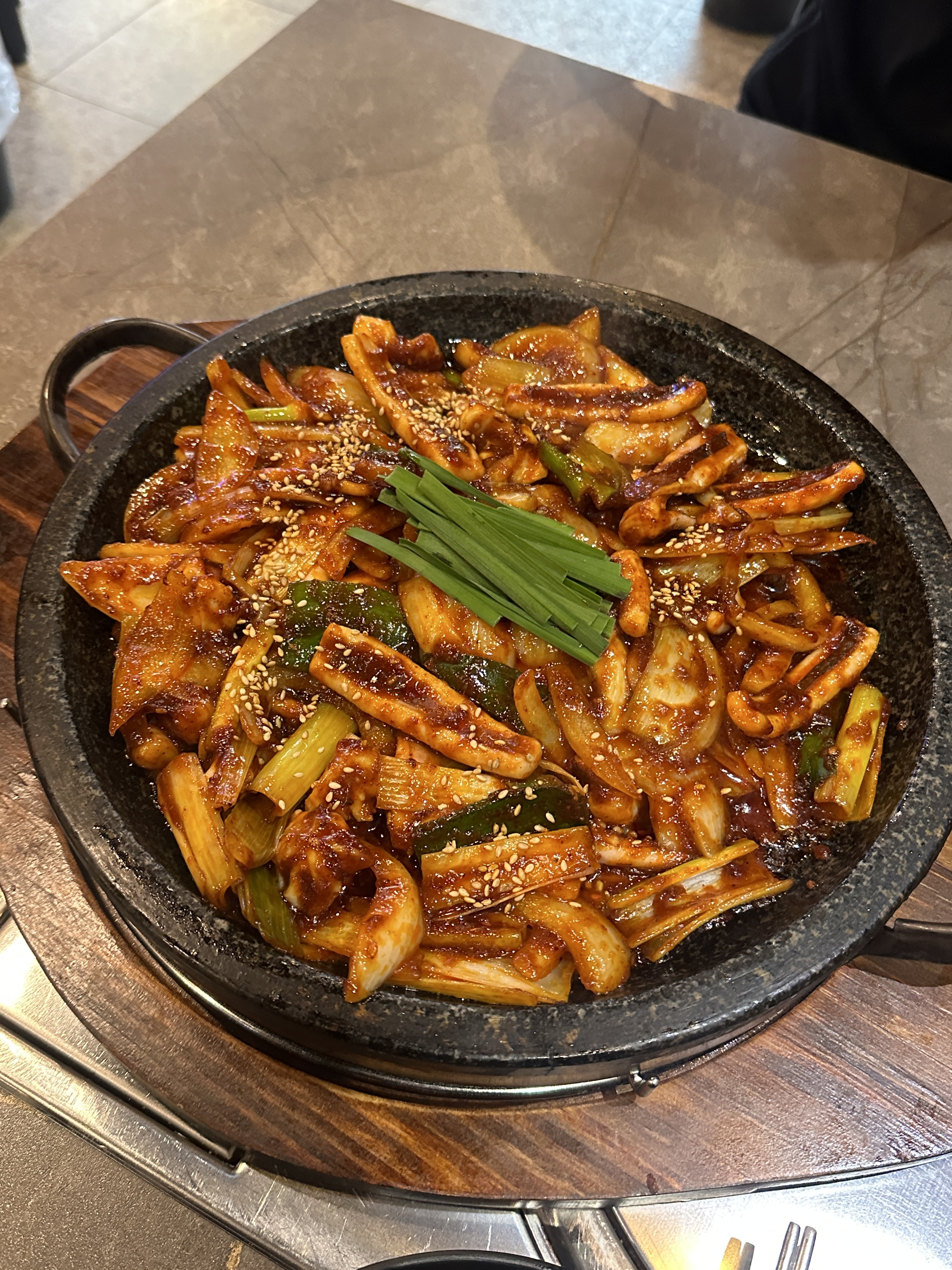 오징어 볶음이 먹고싶어서 방문했는데 탁월한 선택이었어요!! 양도 많고 양념이 너무 맛있어요