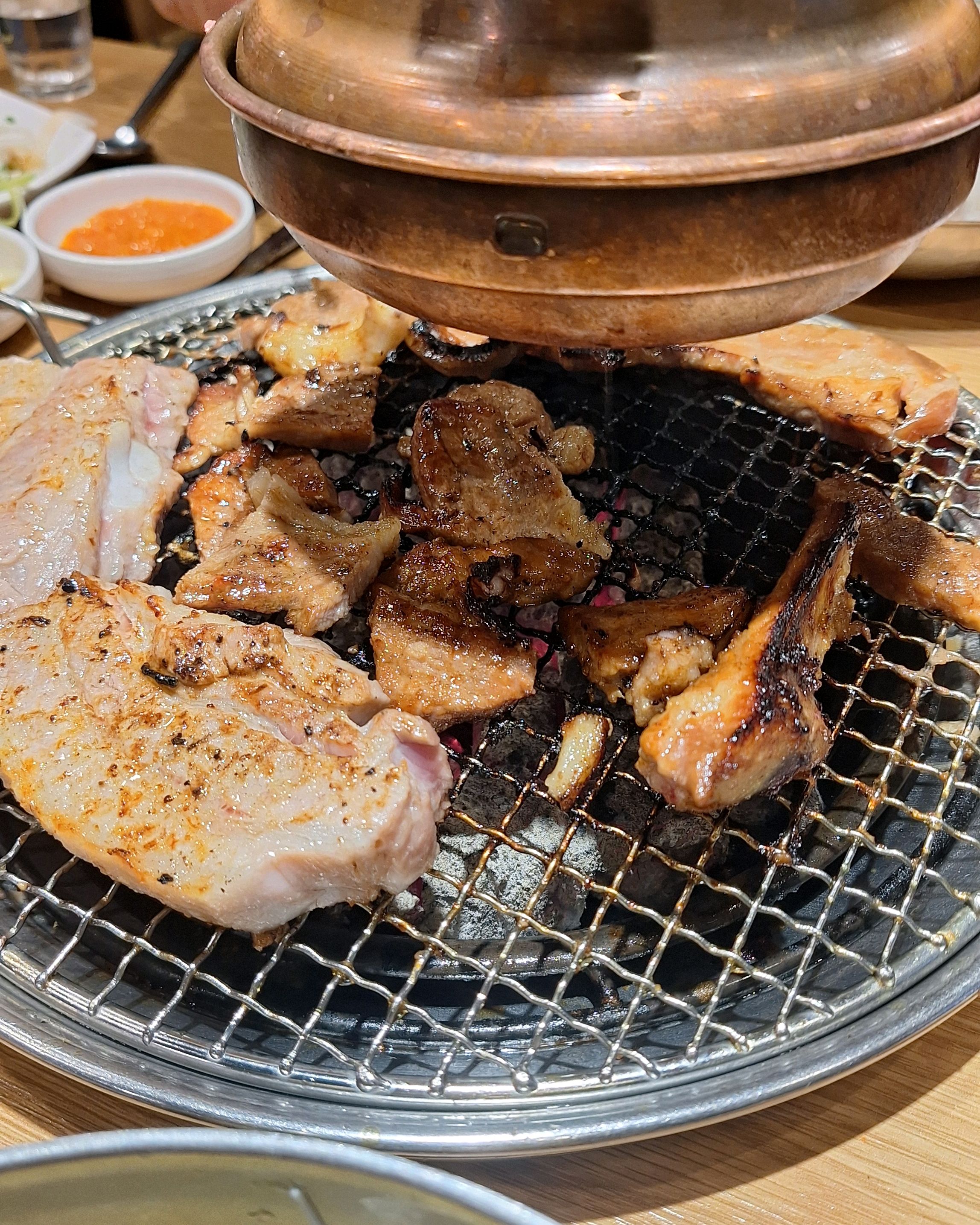 고기 양도 많고 닭갈비나 닭발등이 있어서 후식으로도 먹기 너무 좋아요! 그리고 고기질도 너