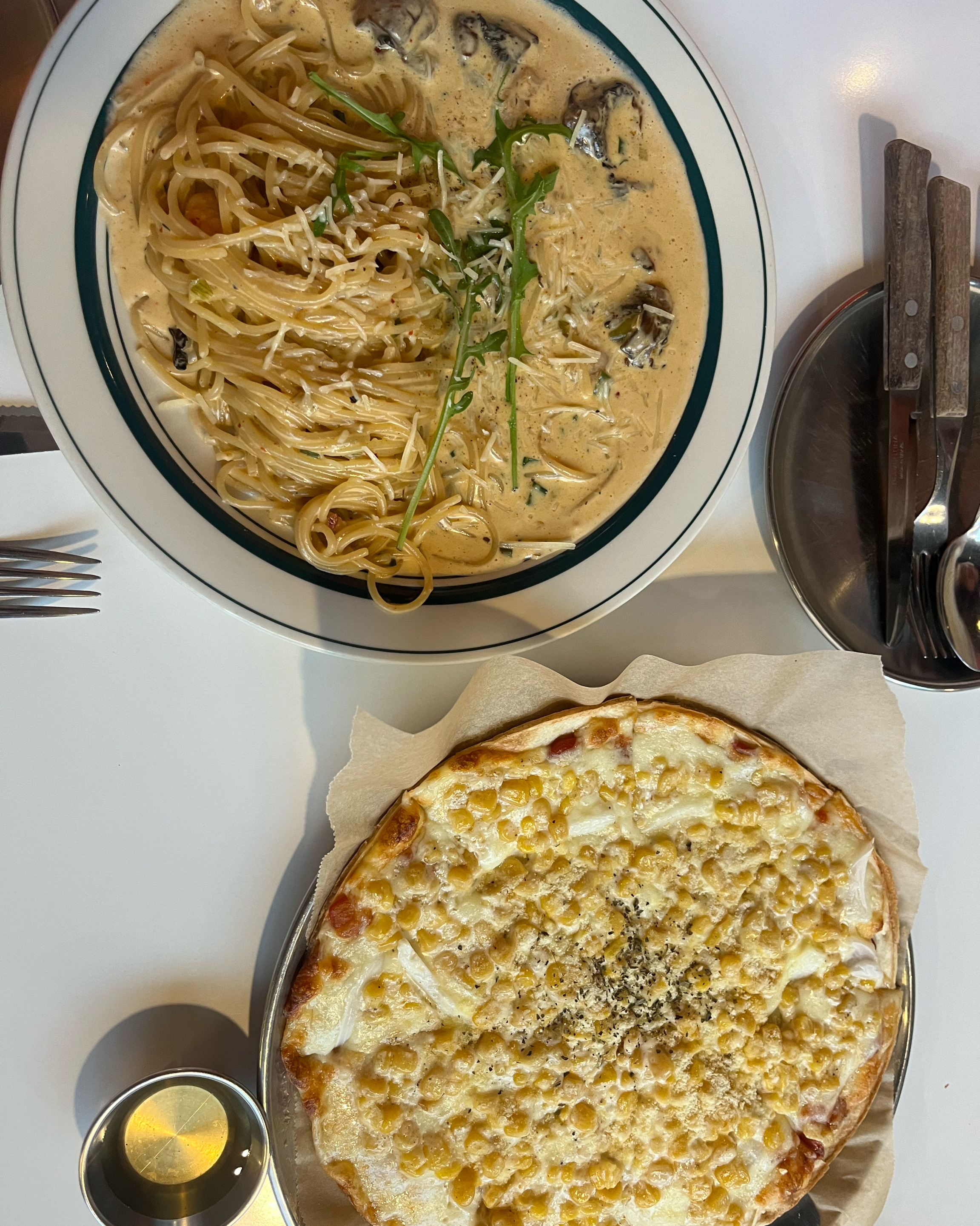 너무 마싯고 냄샤도 젛고 친절하고 찍기도 좋고 분위기 좋아요 - 불당동 맛집 크레인파스타 불당본점