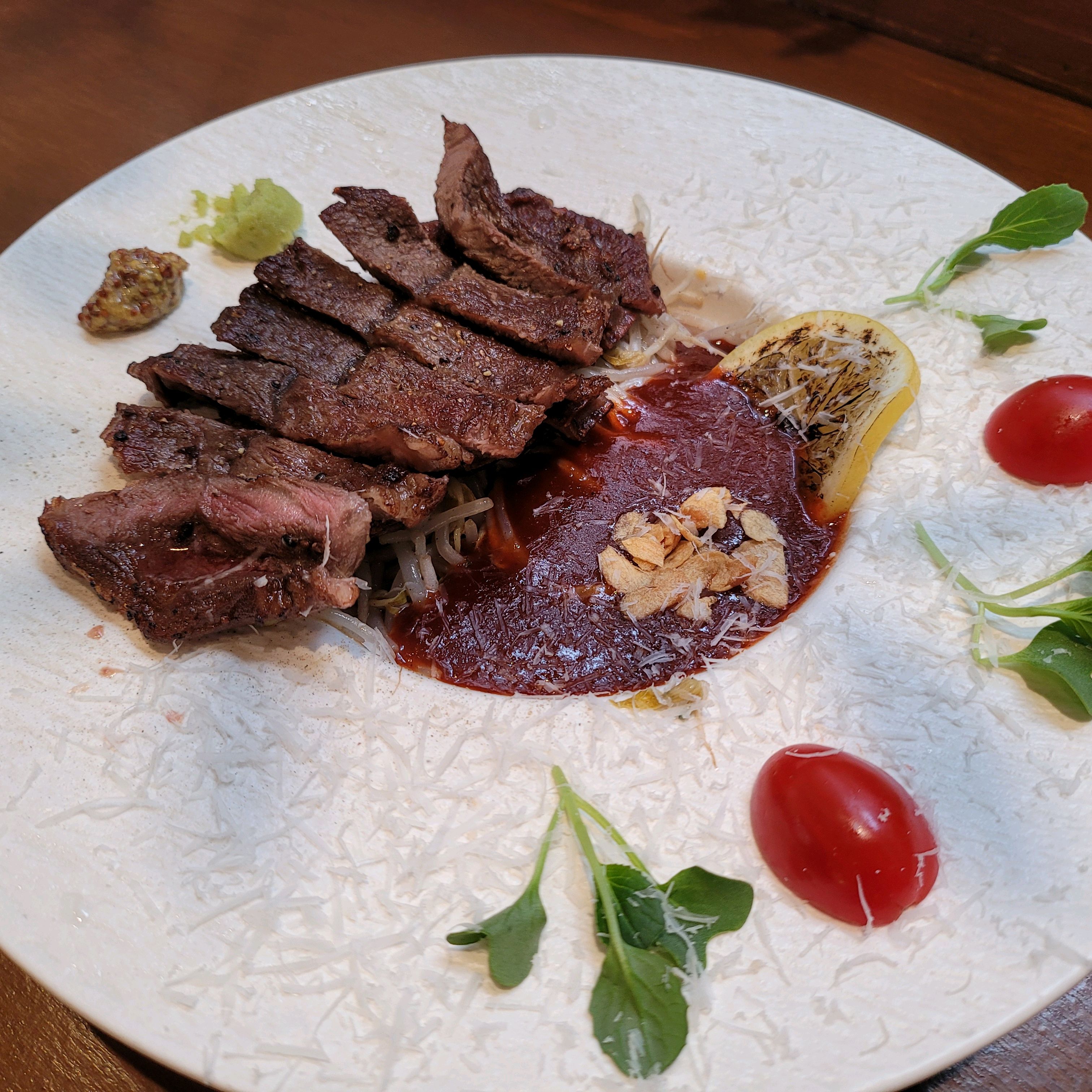 파스타가먹고싶어근처검색해서왔는데 맛집이었네요..식사와차 술도 가능한 레스토랑..분위기와맛이