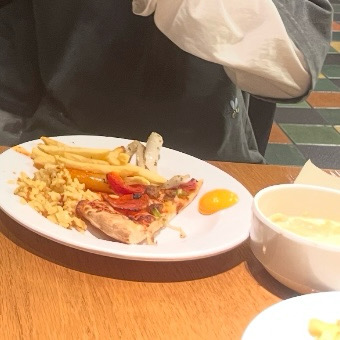 가성비 좋아요 탄수화물 채우고 싶을때 자주 이용하네요 근데 오늘 같은 날은 직원들 좀 많이