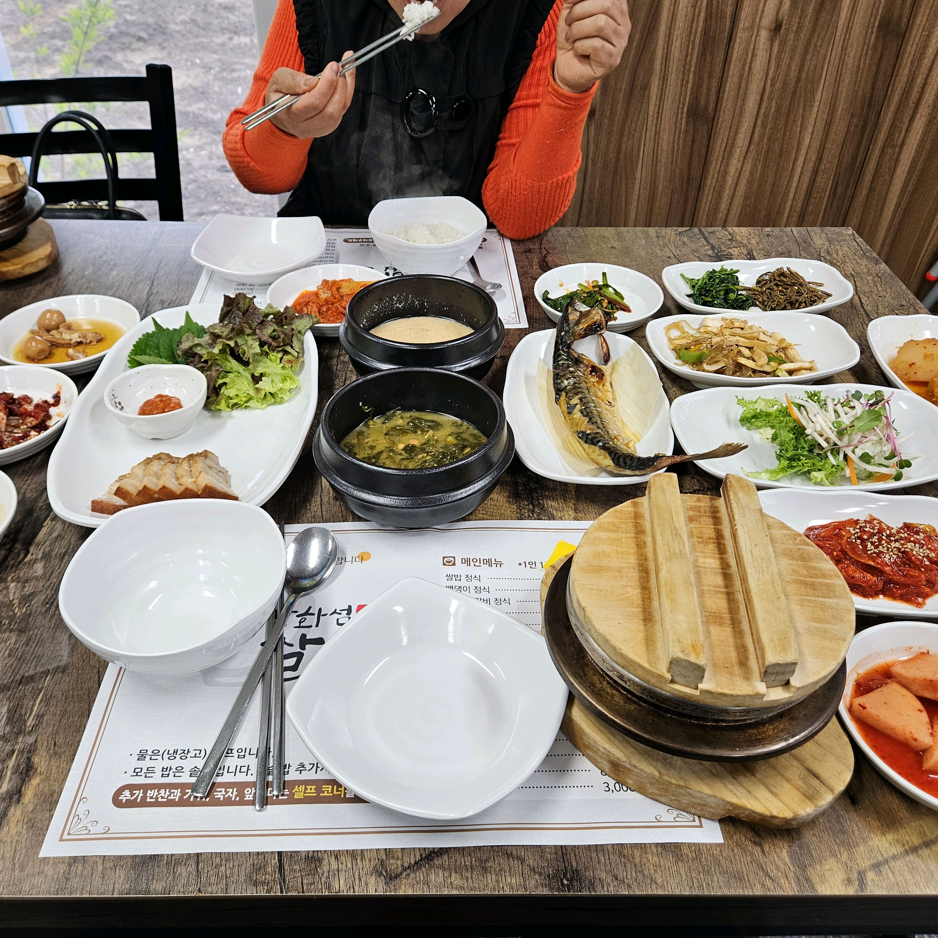 너무너무 맛있을것 같아요!! 예약은 27번이었기에 주위살짝 돌아봤는데 사람들도 맛있다고 이