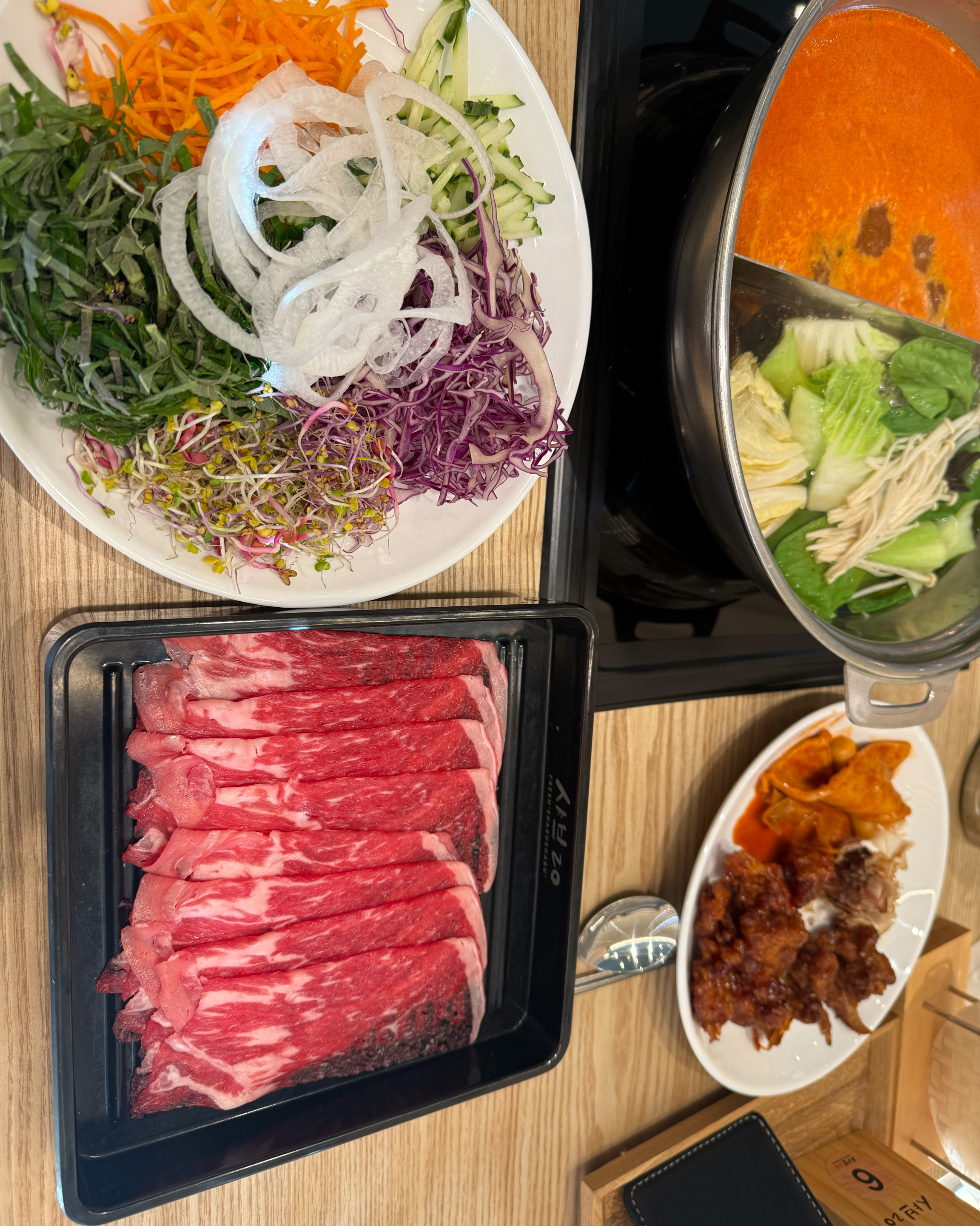 주변에서 요기가 닭강정 맛집이라해서 가봤는데 여긴 다 맛있던데요?! 고기퀄리티도 무한리필인