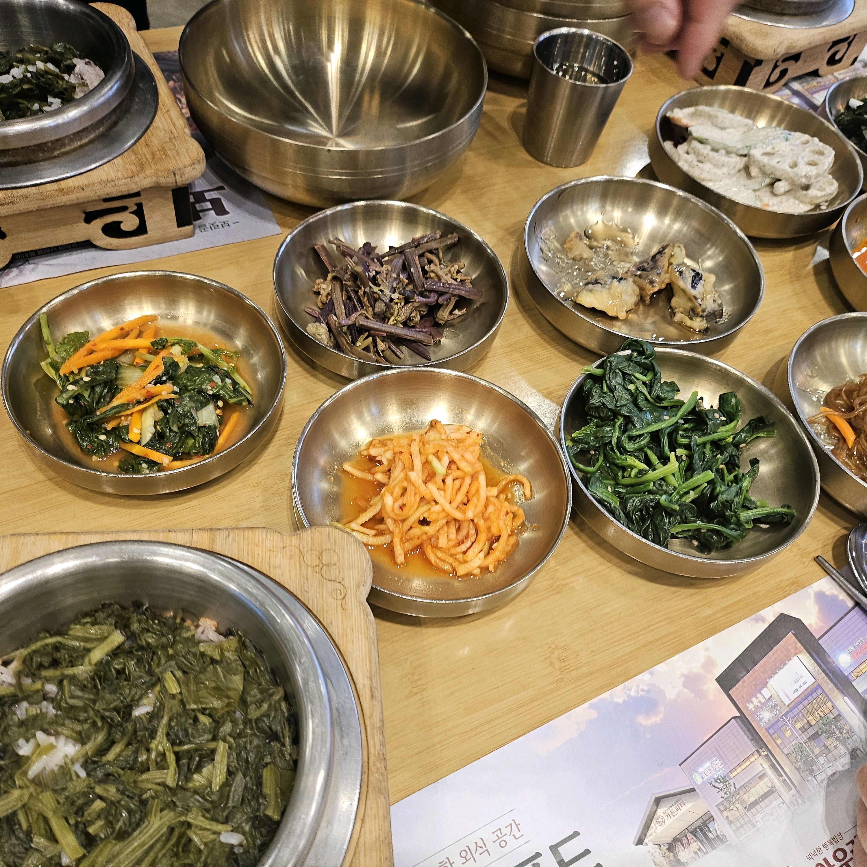 어버이날이라서 왔어요 반찬 종류도 많고 셀프바에서 부족한거 가져올수 있어요 - 인천 맛집 보릿골 정찬