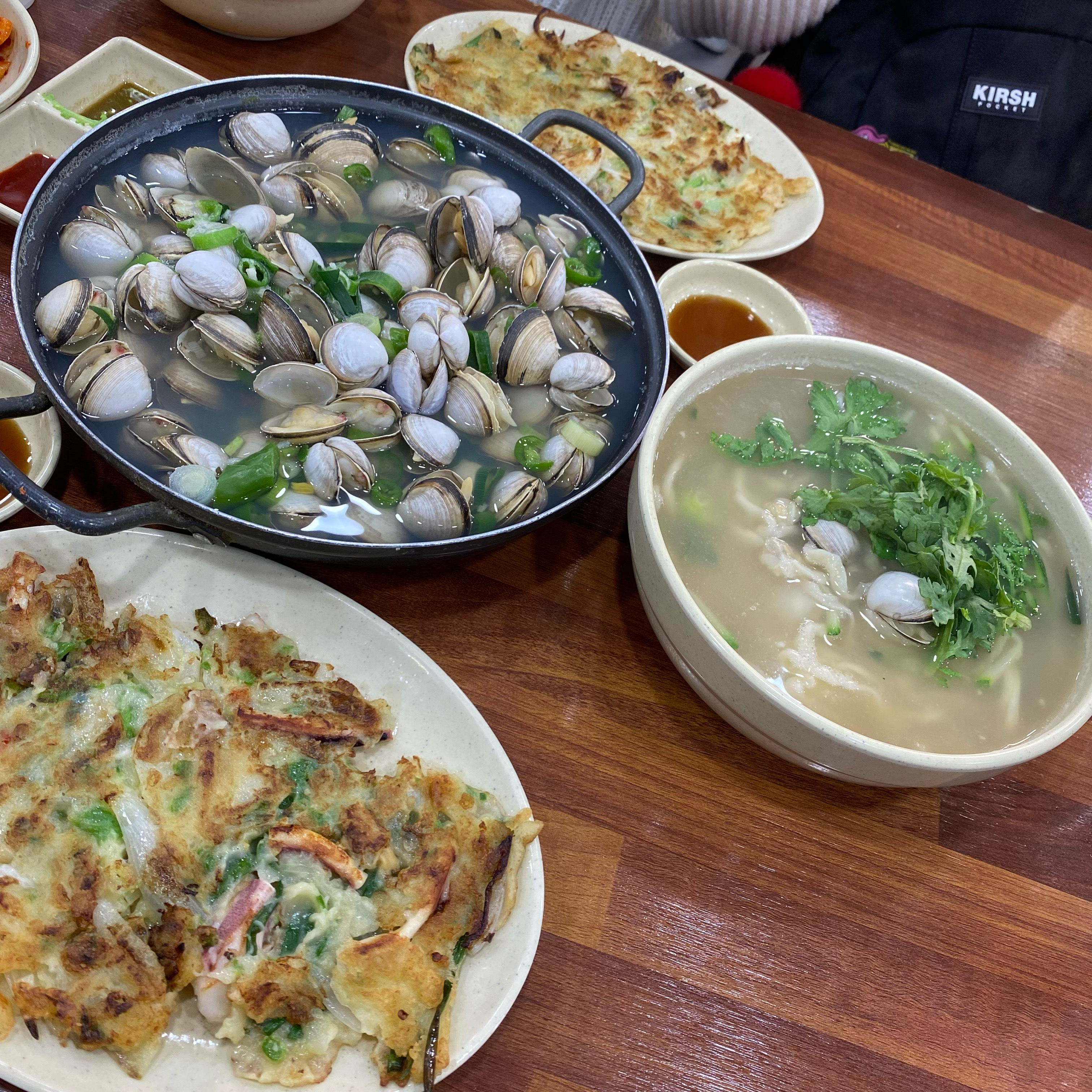 물총탕이 진짜 맛있어요. 조개가 진짜 싱싱하고 육수가 시원했어요. - 대전 맛집 오씨칼국수