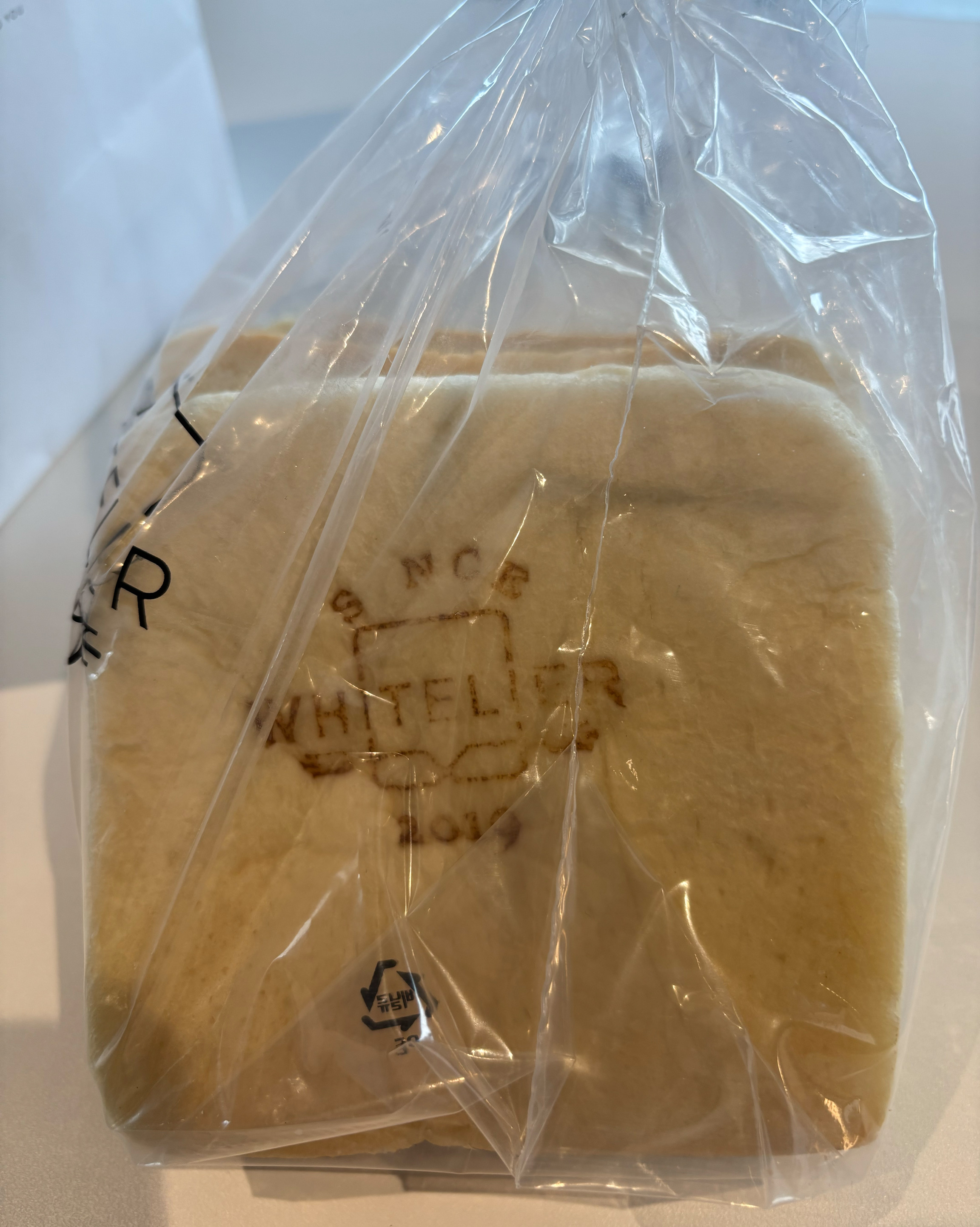 지나가다 궁금해서 사봣는데 여태 먹은 식빵즁에 잴 맛잇네요👍👍👍 - 화명동 맛집 화이트리에 화명점