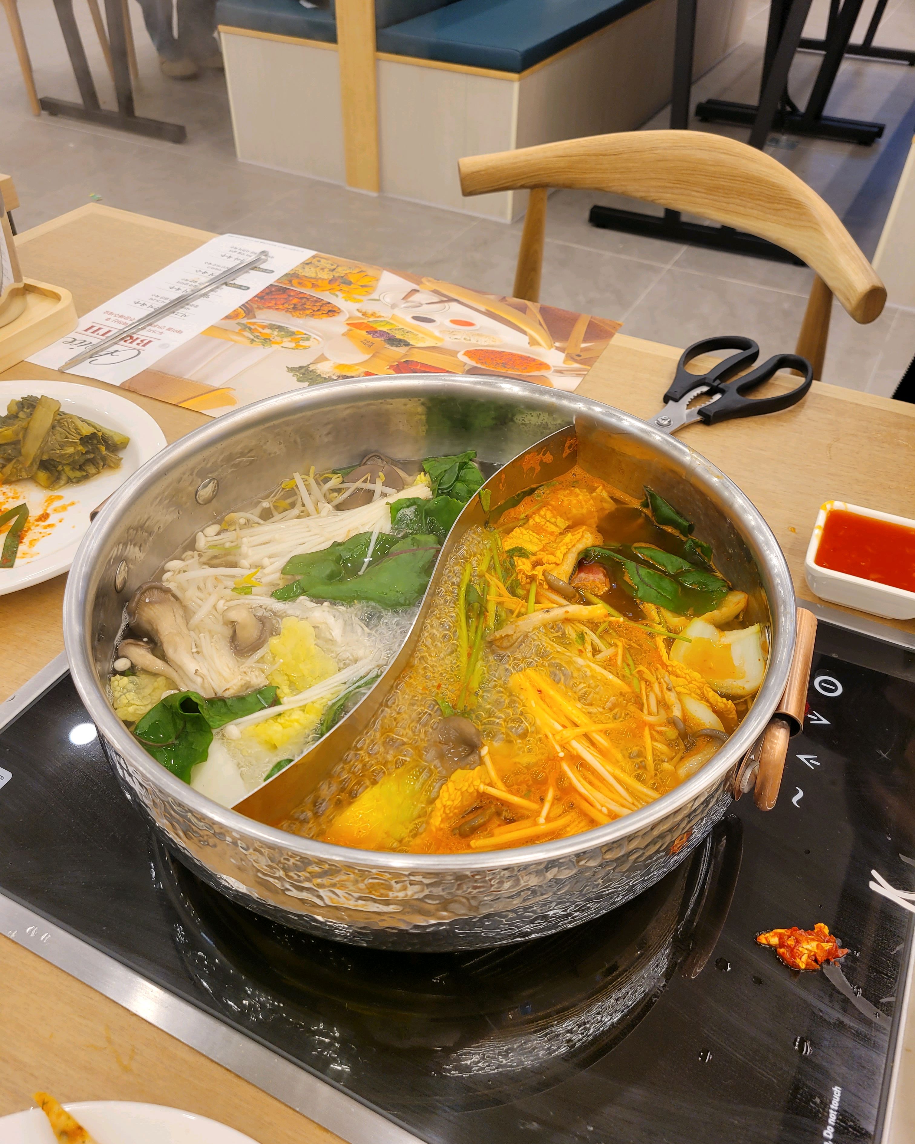매장 넓어서 오래 기다리지 않고 먹을 수 있었어요ㅎ - 춘천 퇴계동 맛집 샤브올데이 춘천점