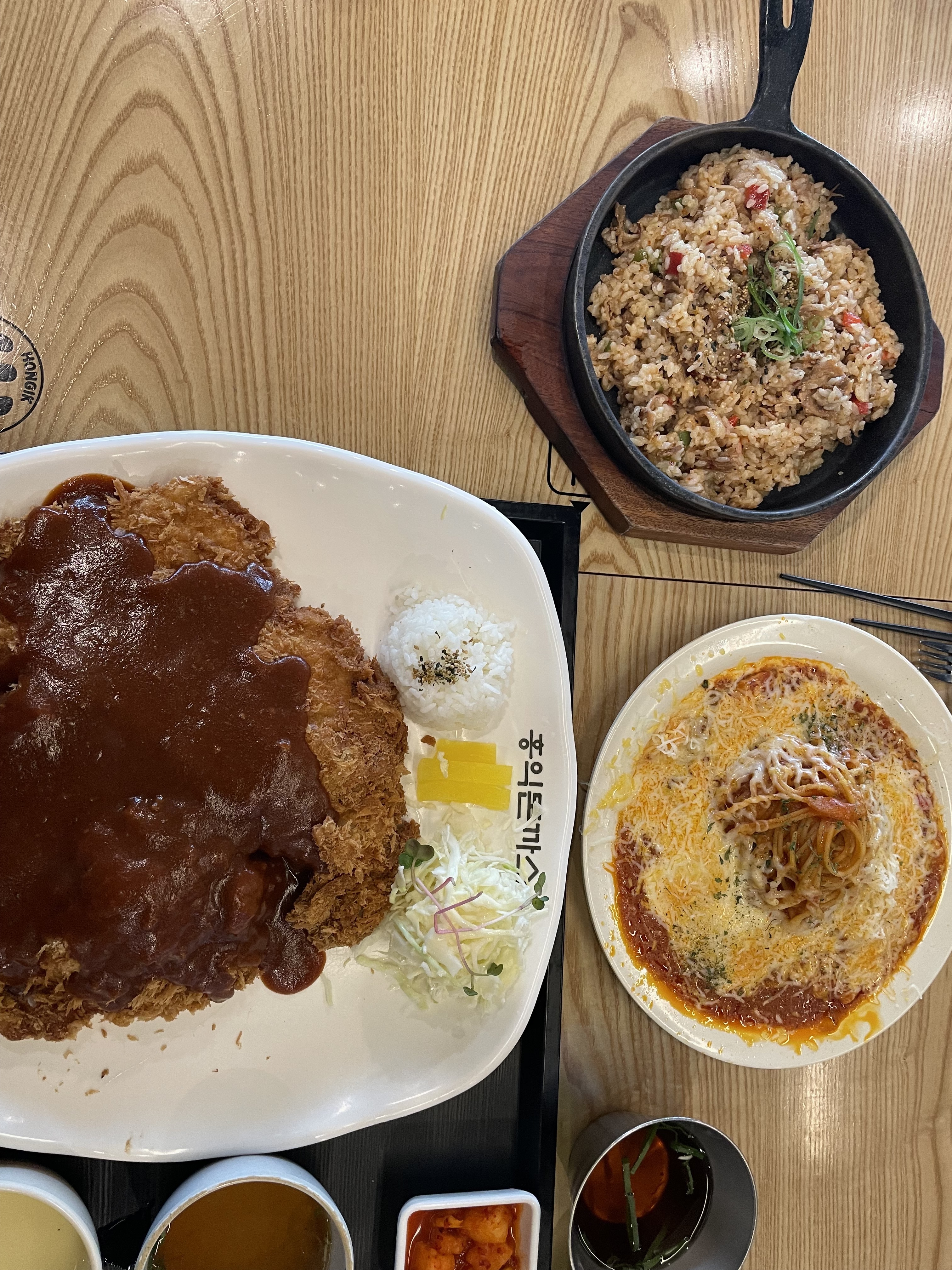 오랜만에 돈까스 생각나서 방문했는데 너무 맛있어요!양도 많아서 배 터지게 먹었습니당!점심시