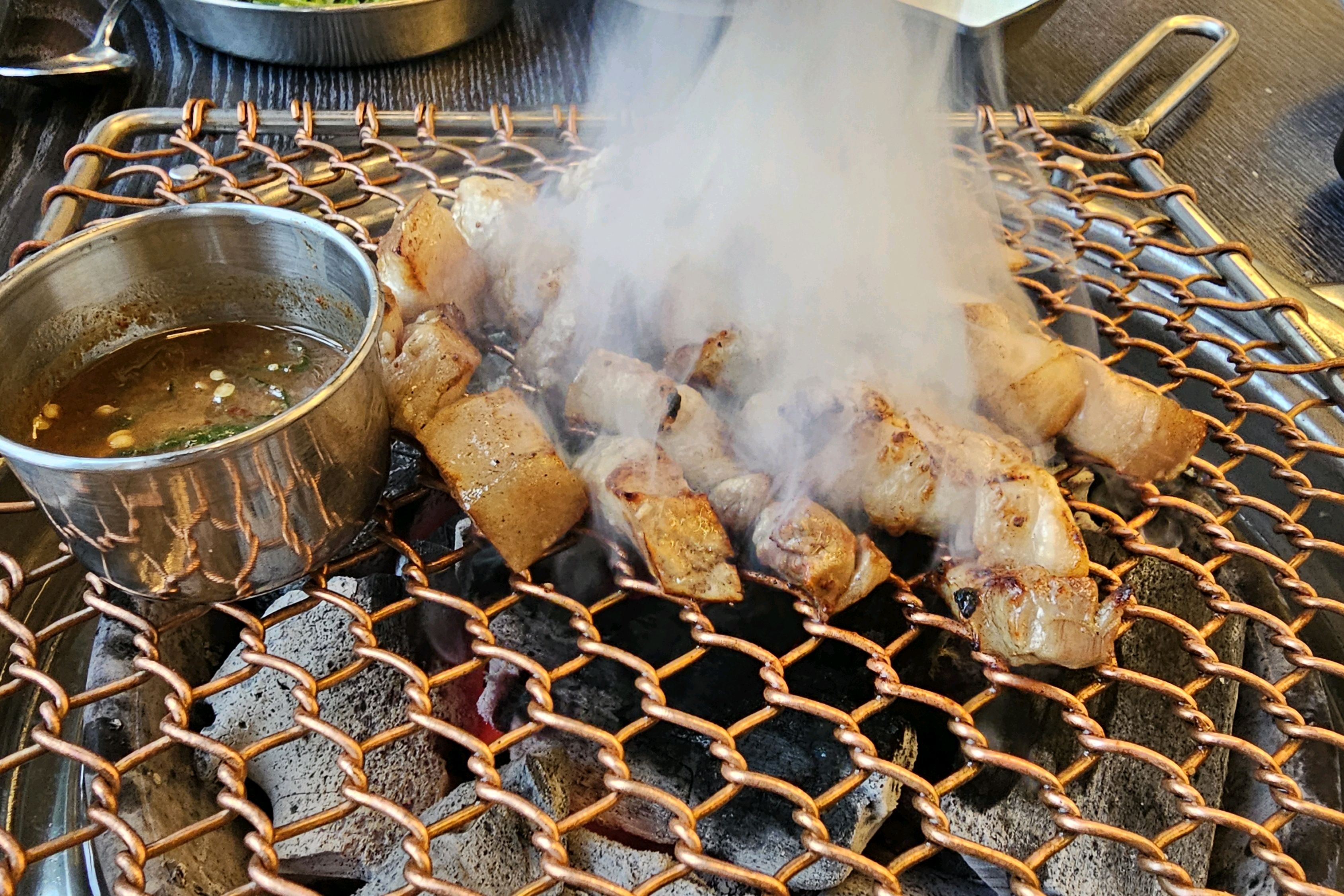 🥩 제주흑돼지모듬 중 2~3인분 (오겹살, 목살, 항정살, 가브리살) 66000원 - 제주 맛집 포도원흑돼지
