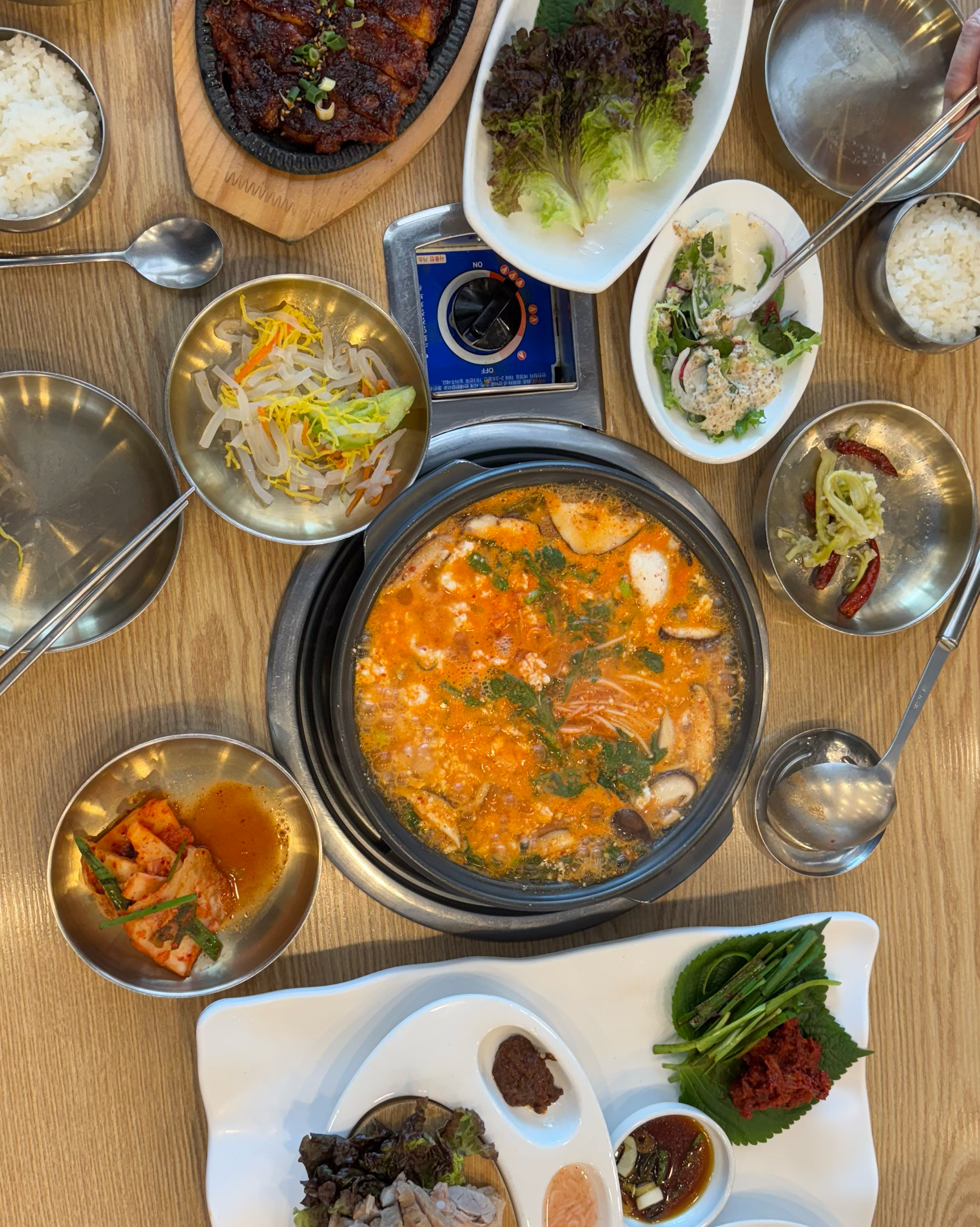 씨마크호텔 숙박하고 가족이랑 점심먹으러 들렀는데 사람많은 이유가 있네요..👍🏻👍🏻👍🏻 반찬