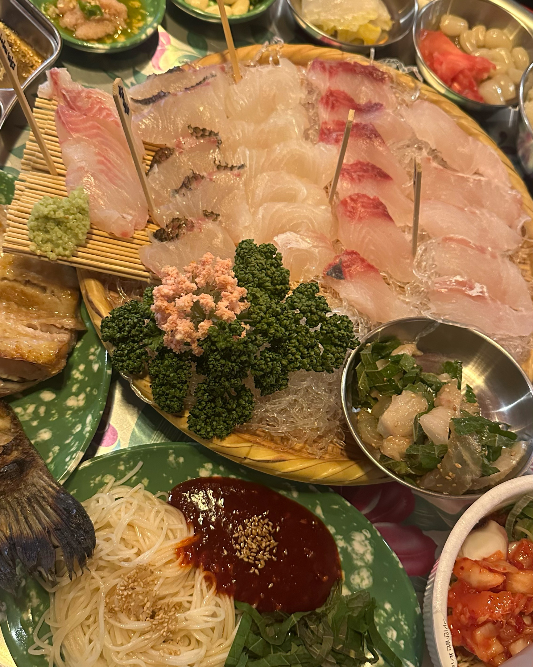 회 먹고 싶어서 방문한 어부장~!!! 진짜 맛있어용 ㅜㅠㅜㅜㅠ 직원분들도 넘 친절하심😚 - 불당동 맛집 어부장 천안점