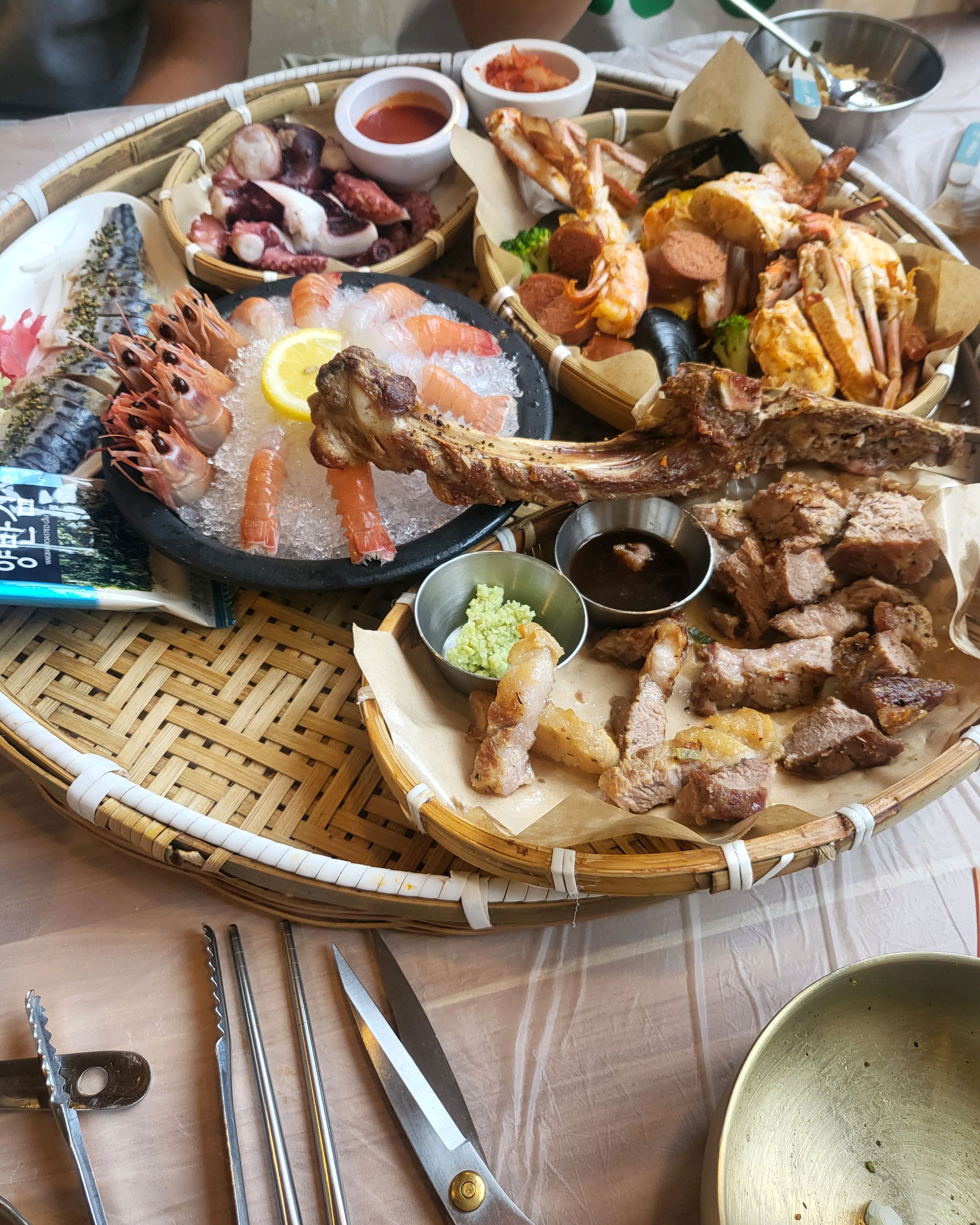 푸짐하고 맛있게 나오네요^^ - 제주 맛집 더비치크랩 제주협재점