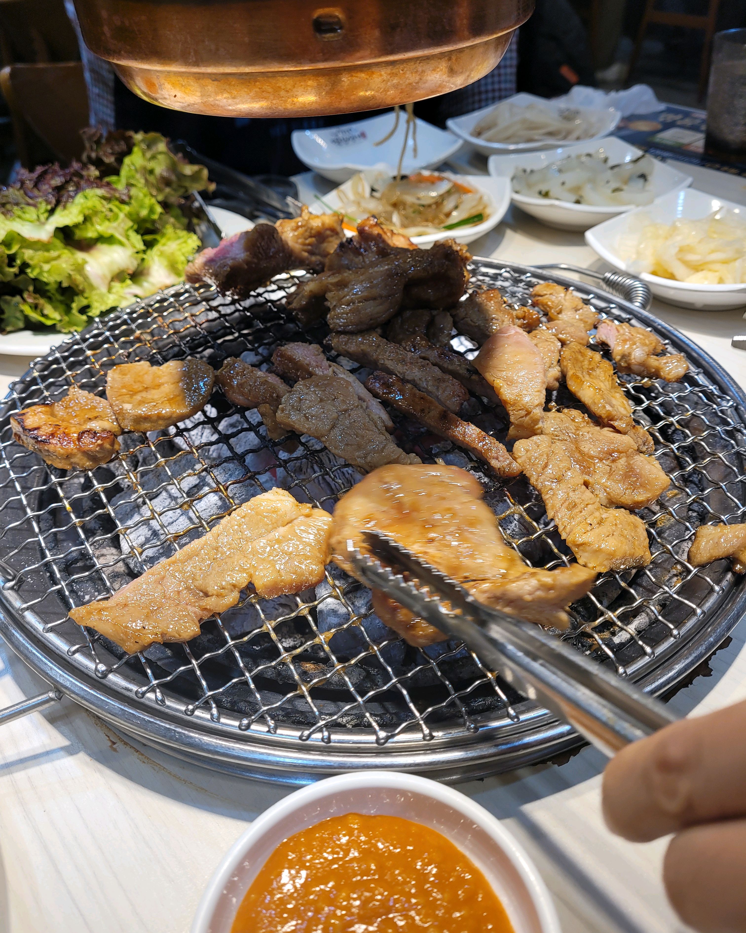 항상 인덕원에 와서 먹는 명륜진사갈비에요. 몇번째 재 방문인줄 모르겠네요. 메뉴 리필도 빨