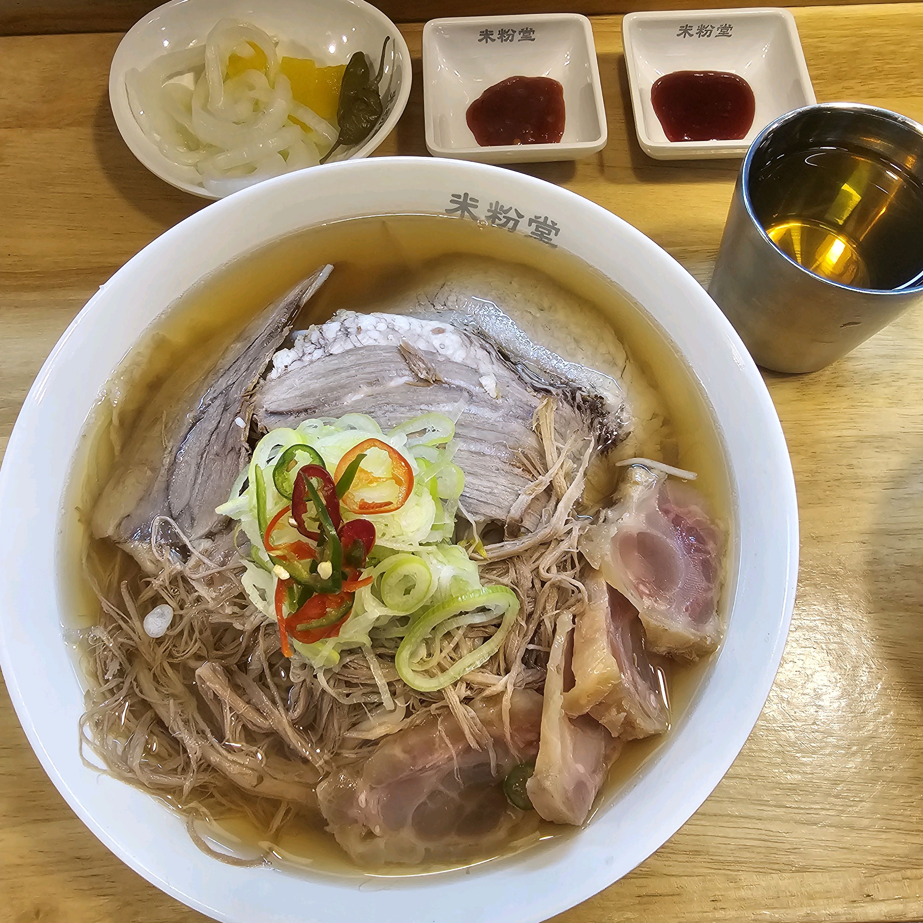 백화점 쇼핑하고 날씨도 쌀쌀해 근처 쌀국수집이 검색하다 청량리점은 처음방문했는데 역시