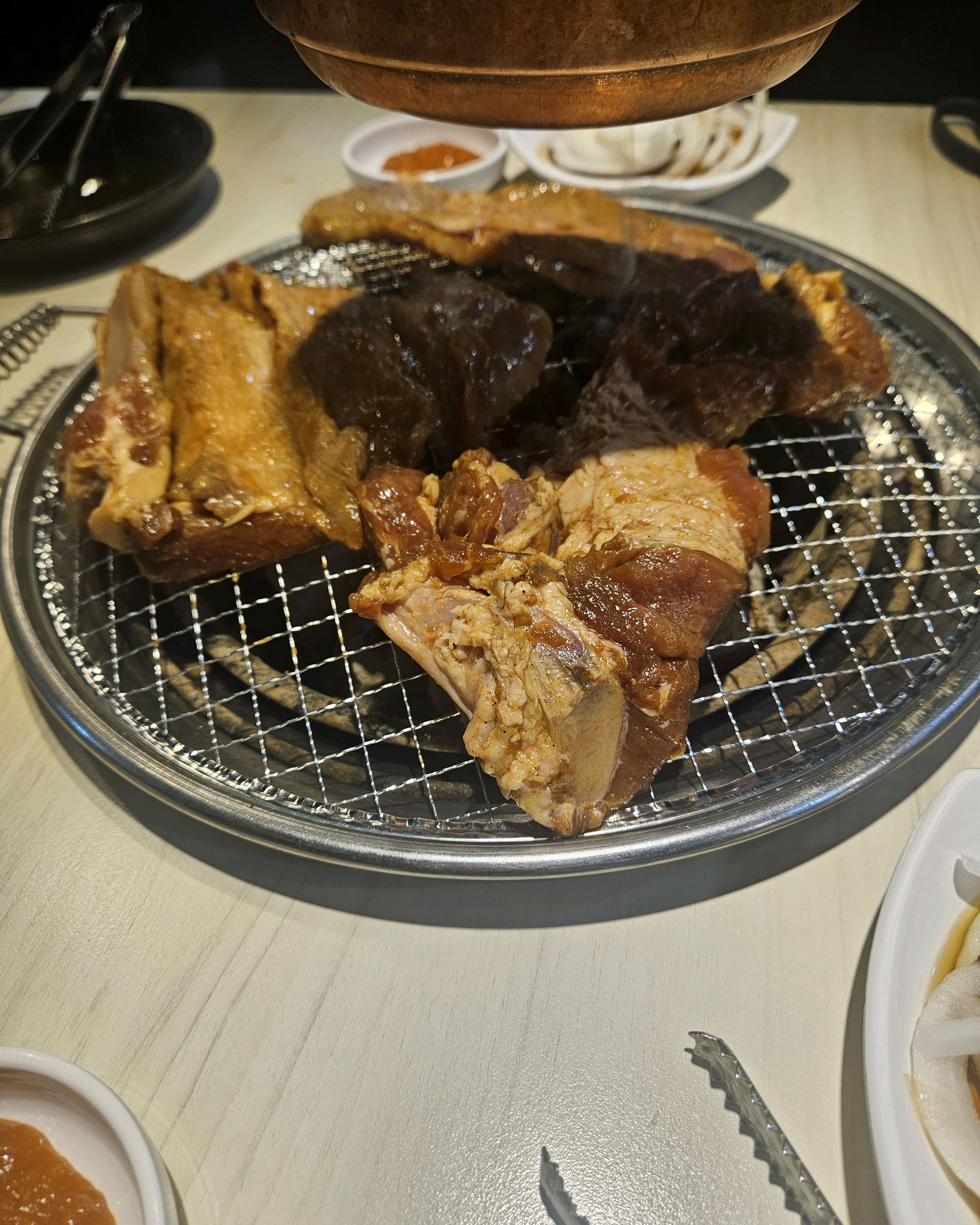 우리 가족 단골 회식집입니다. 고기좋아하는 아들이 실컷 먹을 수 있고 고기 질도 좋으며 가