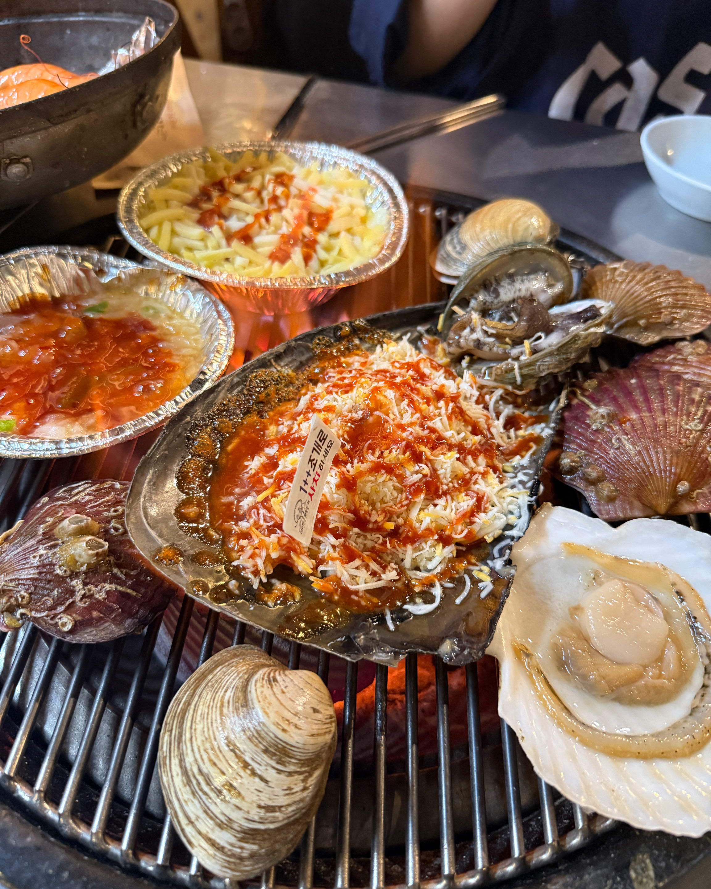 진짜 조개도 너무 맛있고 신선하고 무한리필 대박!!!!! 소주 3병 뚝딱이에요 완전 강추