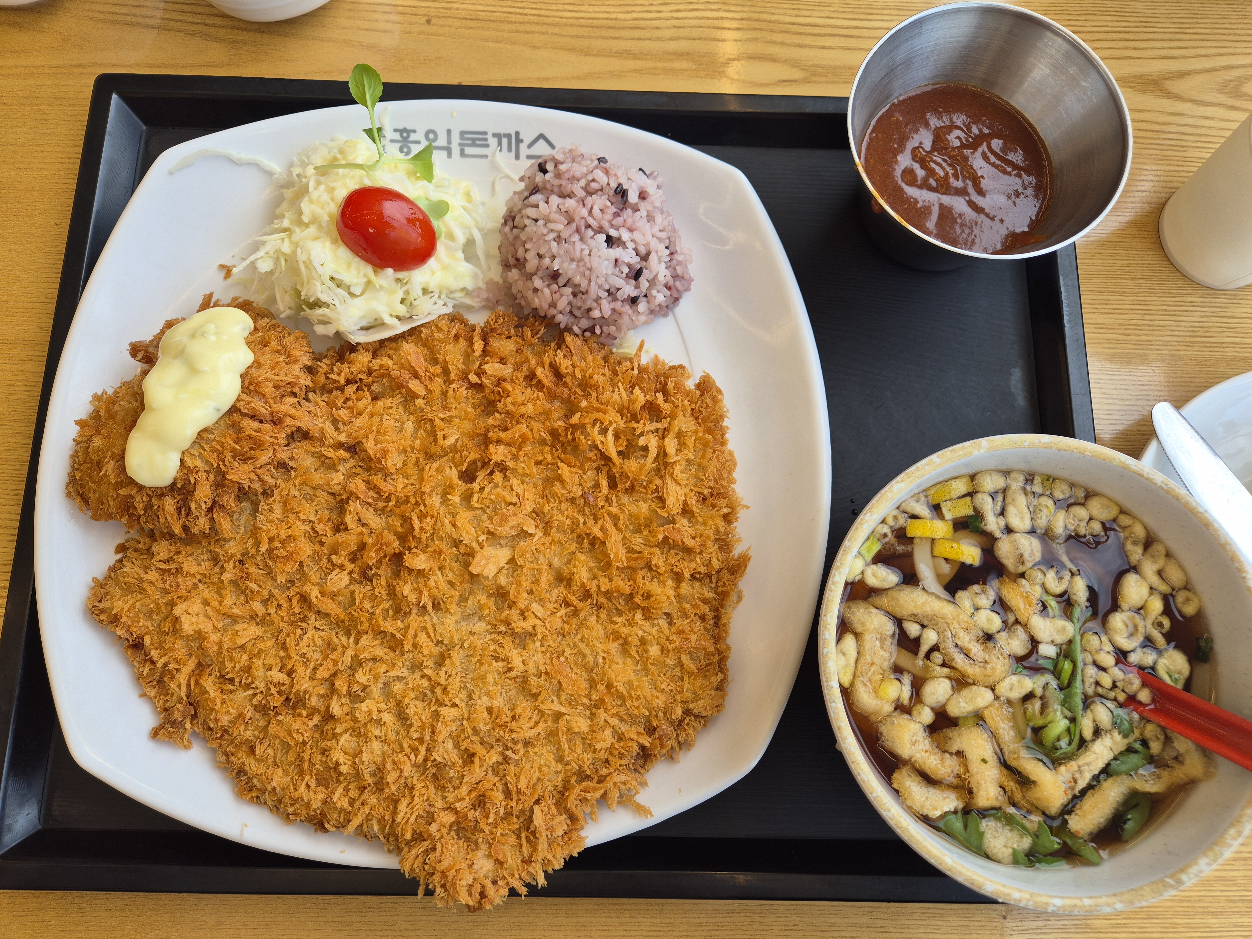 돈까스랑 생선까스 양이 정말 많아요. - 경주월드 근처 맛집 홍익돈까스 경주점
