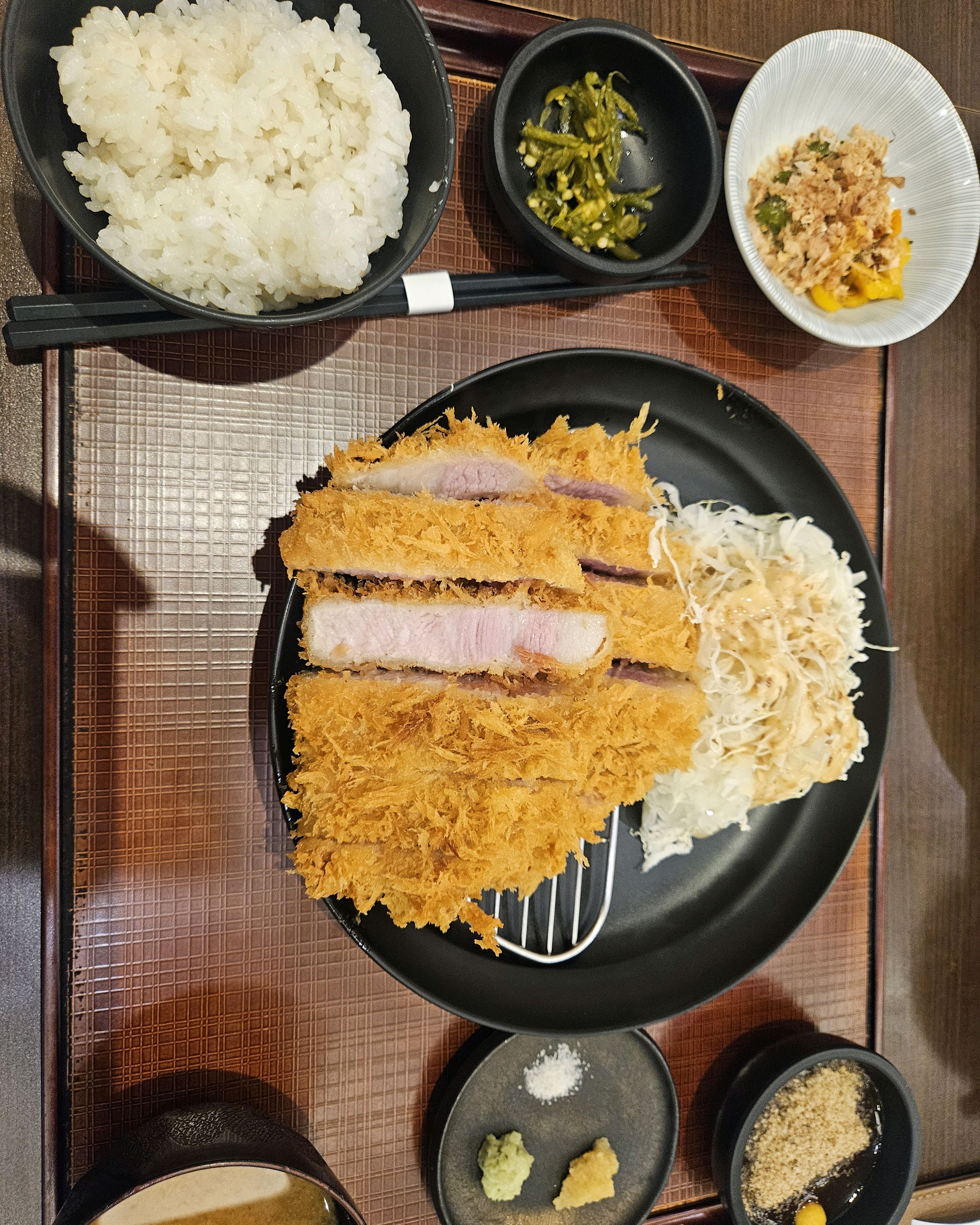 안심돈카츠, 등심돈카츠 하나씩 먹었는데, 고기가 너무 부드럽고 맛있어요~! - 불당동 맛집 정돈 갤러리아 센터시티점