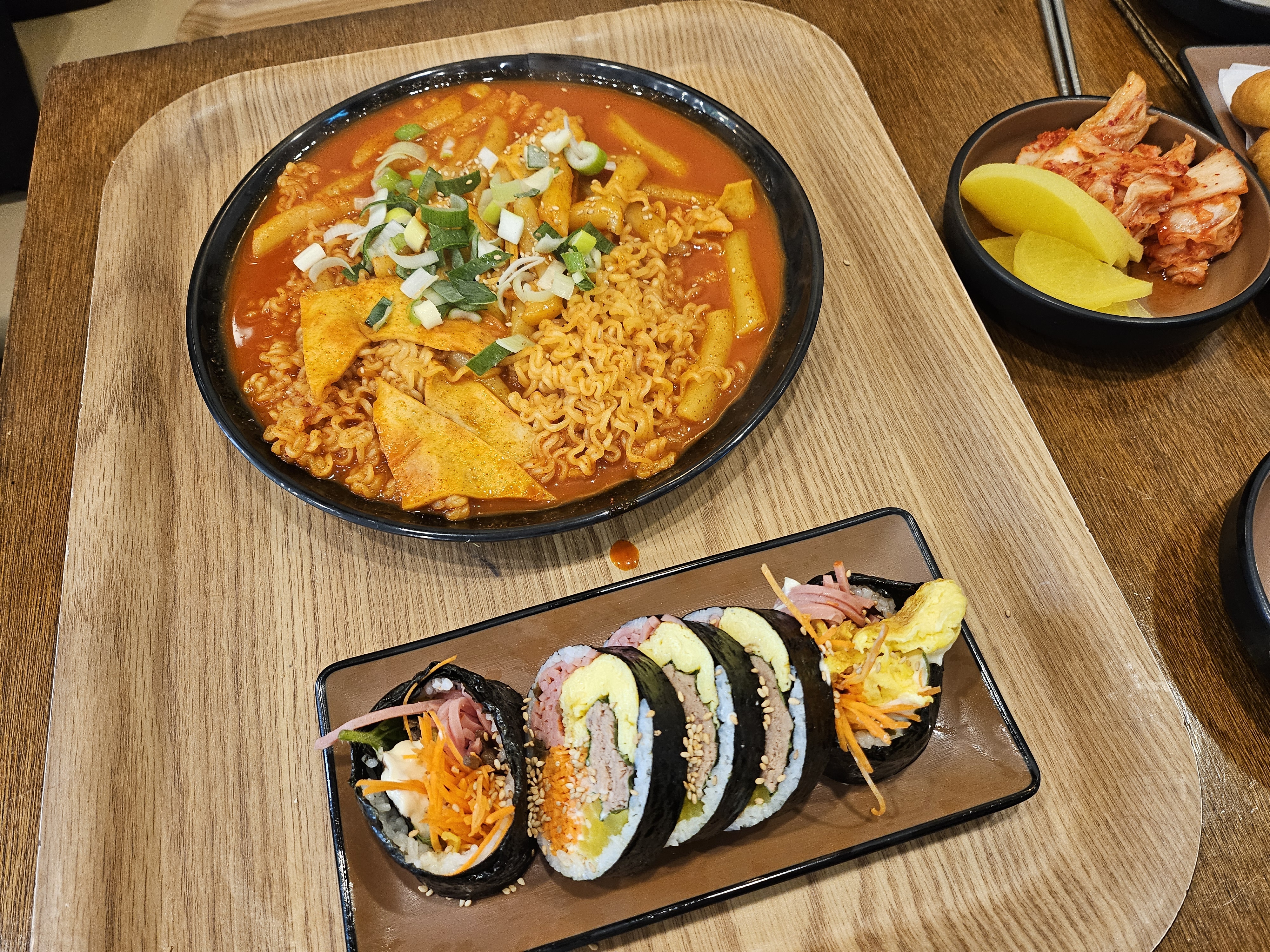 지인에게 추천을 받고 왔어요! 양도 가격에 비해 엄청 많고 생각보다 맛있어서 만족스러워요!