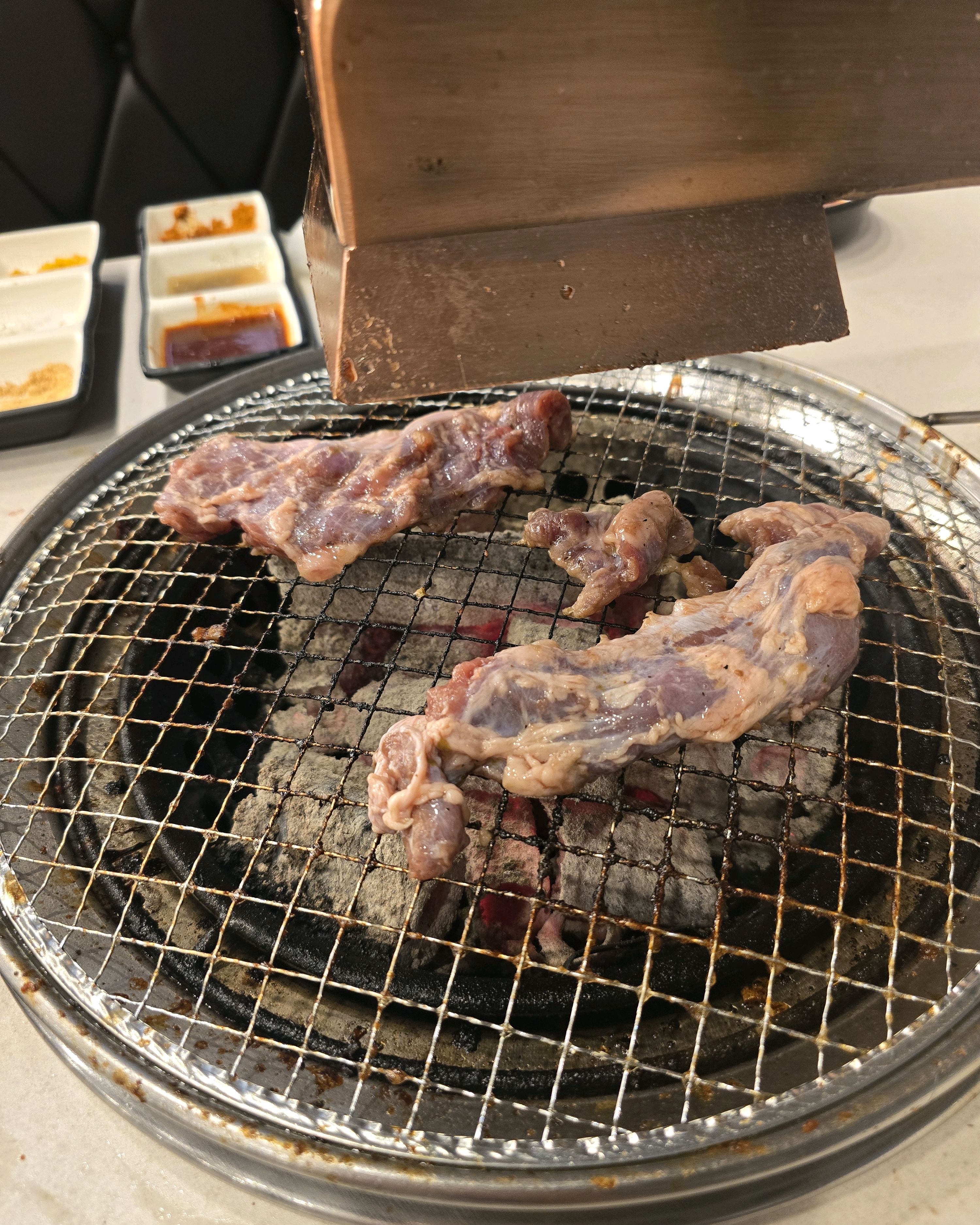 처음 방문이데 직원들 너무친절해요 고기도 무한리필 같지 않아요 맛있네요 - 대전 맛집 육미제당 대전괴정롯데점