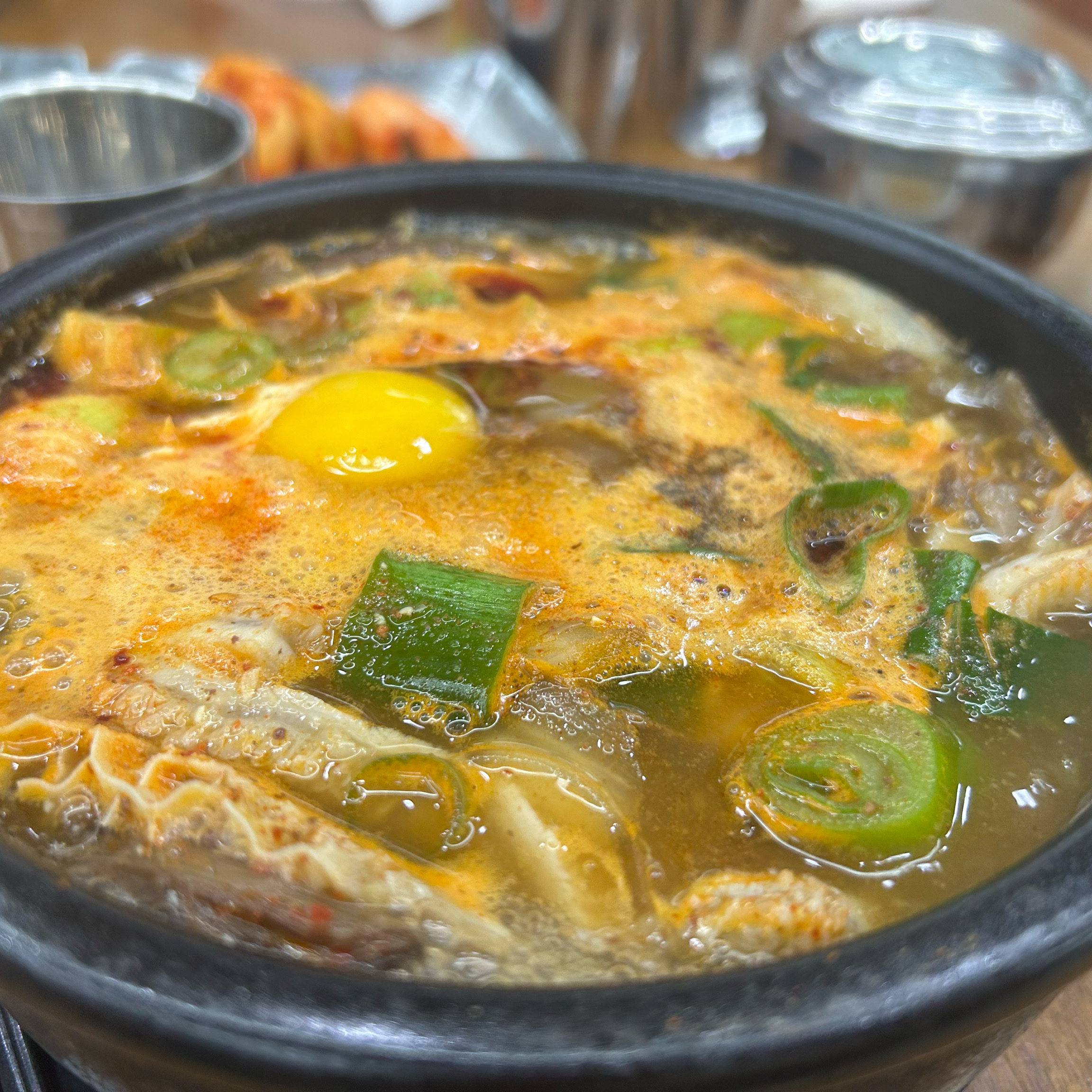 아이들하고 아침비행기로 제주 도착해서 뭘 먹어야할지 고민하다가 들렀어요~정말 든든하고 맛있