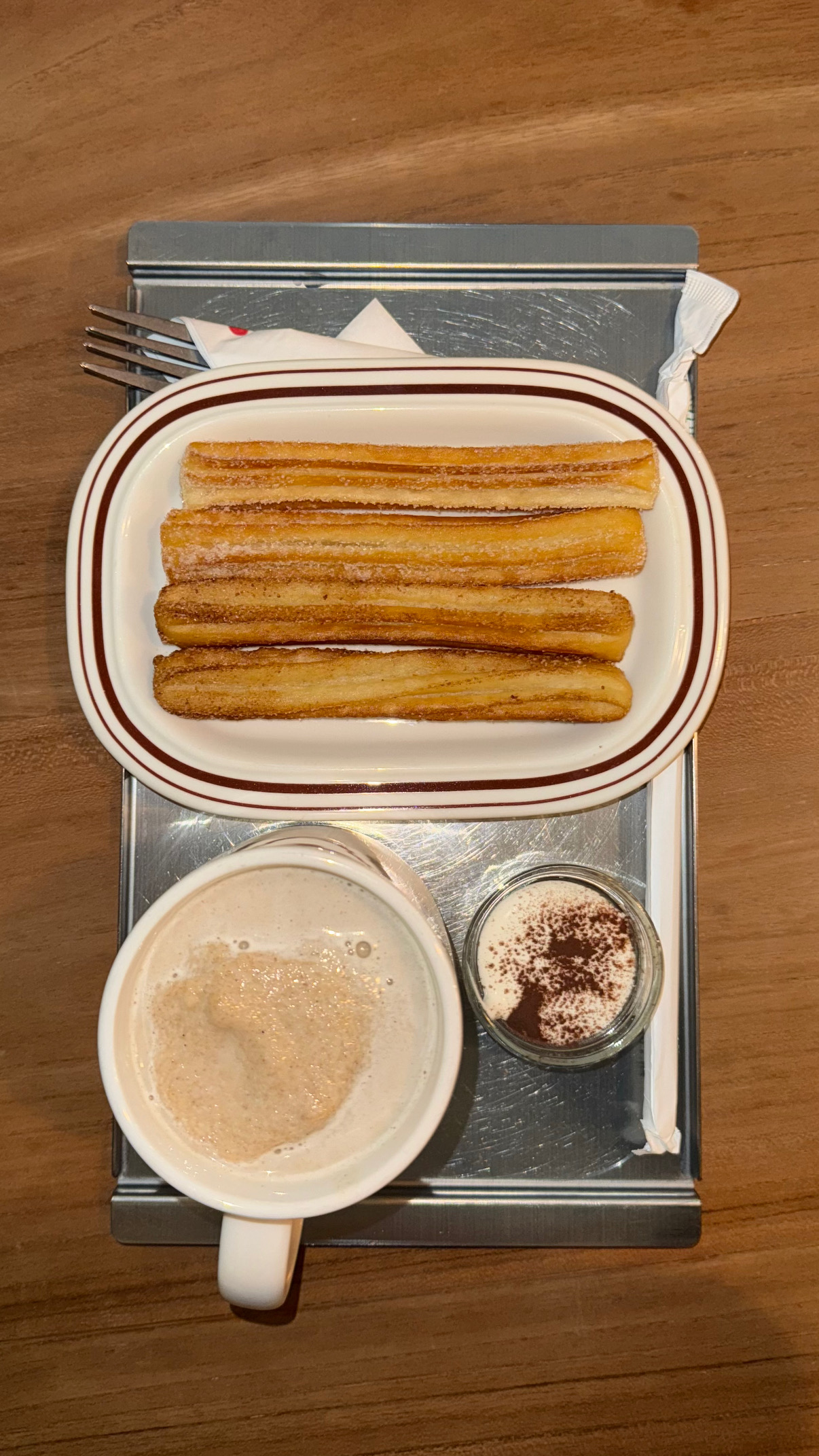 츄러스도 쫀득쫀득하구 미숫가루 쉐이크도 완전 맛있어요🥹🥹🥹🥹 이 카페에 온 건 진짜 좋은 