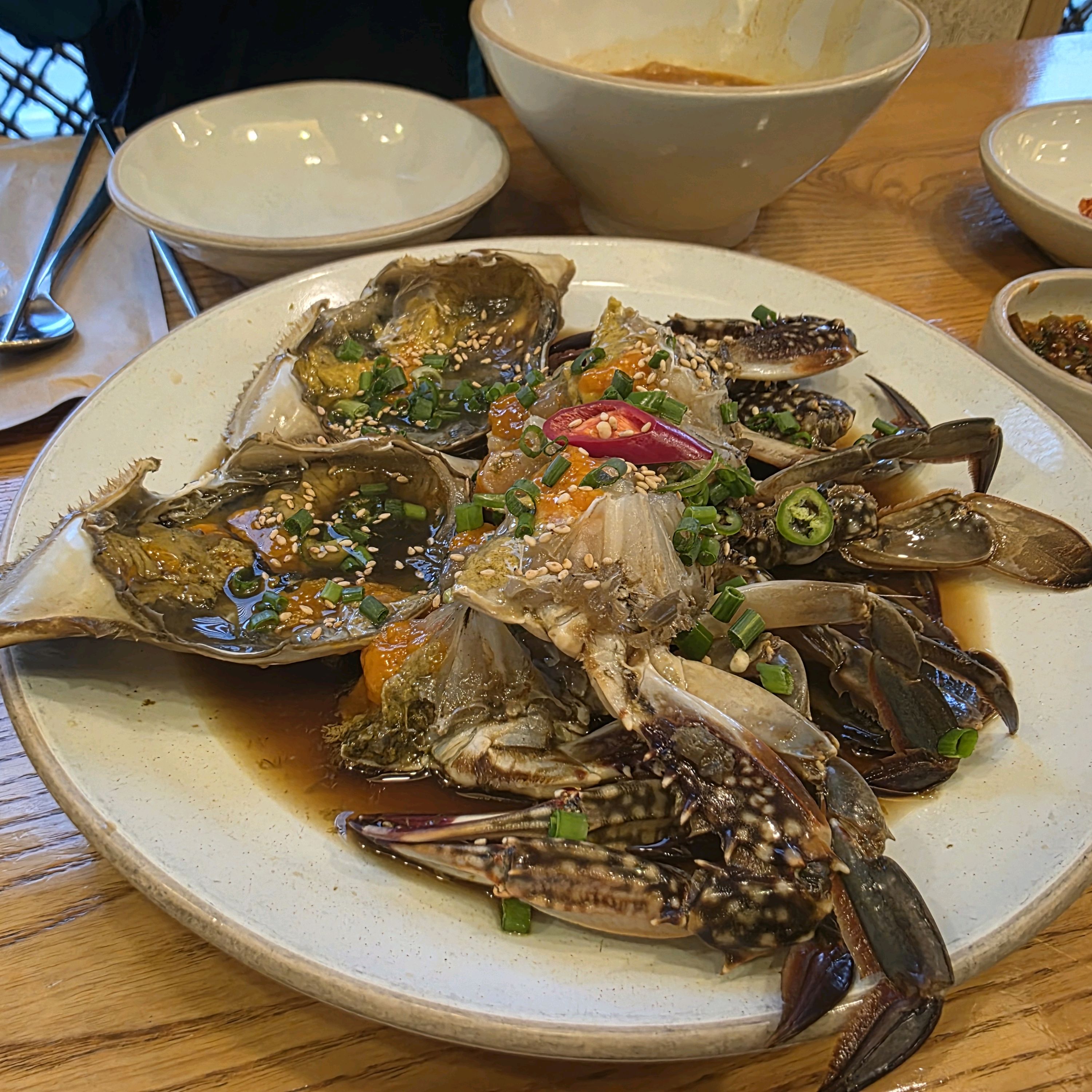 송도 밥상편지에서 간장게장 정식을 먹었는데 정말 최고의 한 끼였습니다. 짜지 않고 깊은 맛