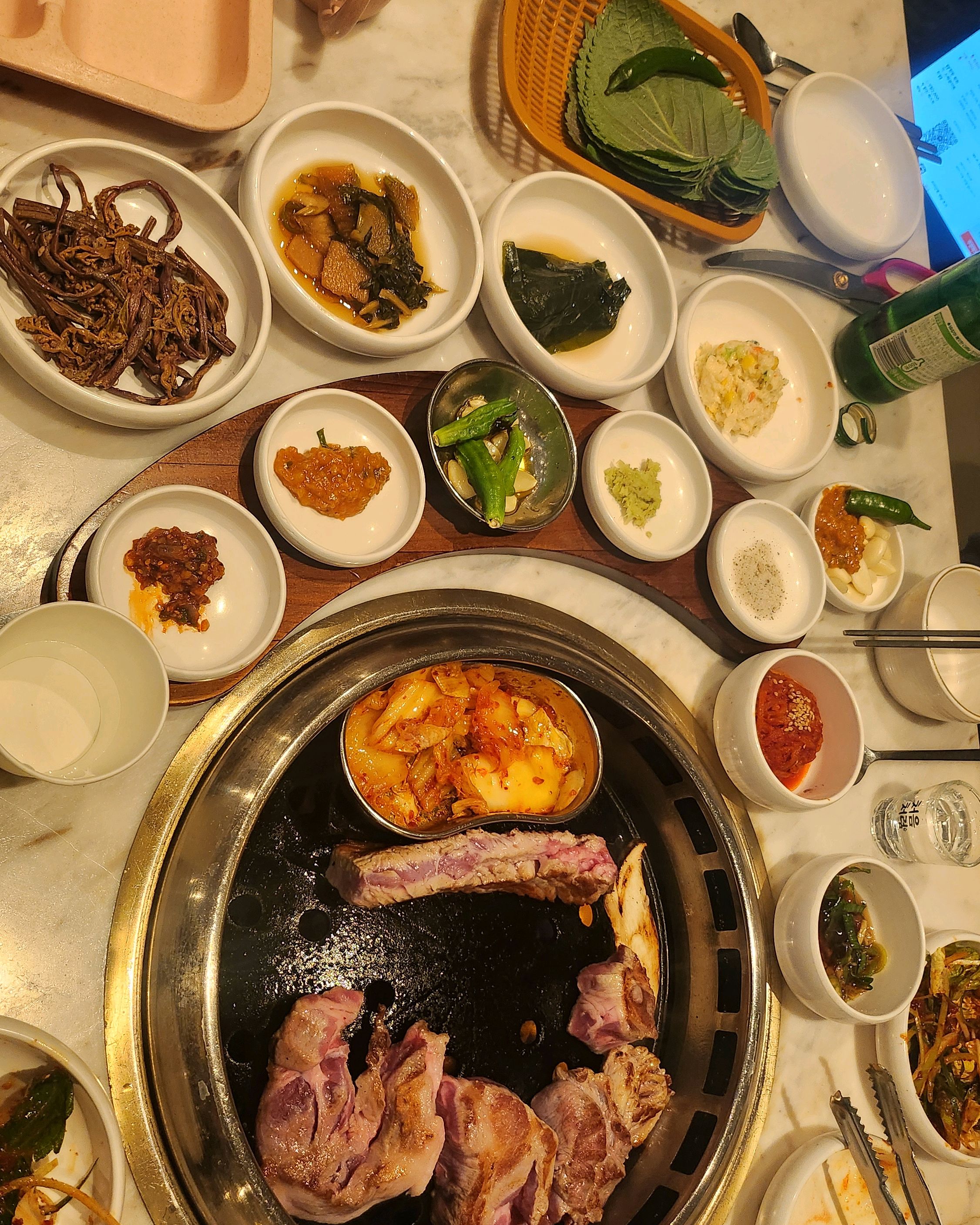 홀이 넓어서 그런지 대기 없이 바로 입장 가능했어요 - 불당동 맛집 육화미 천안본점