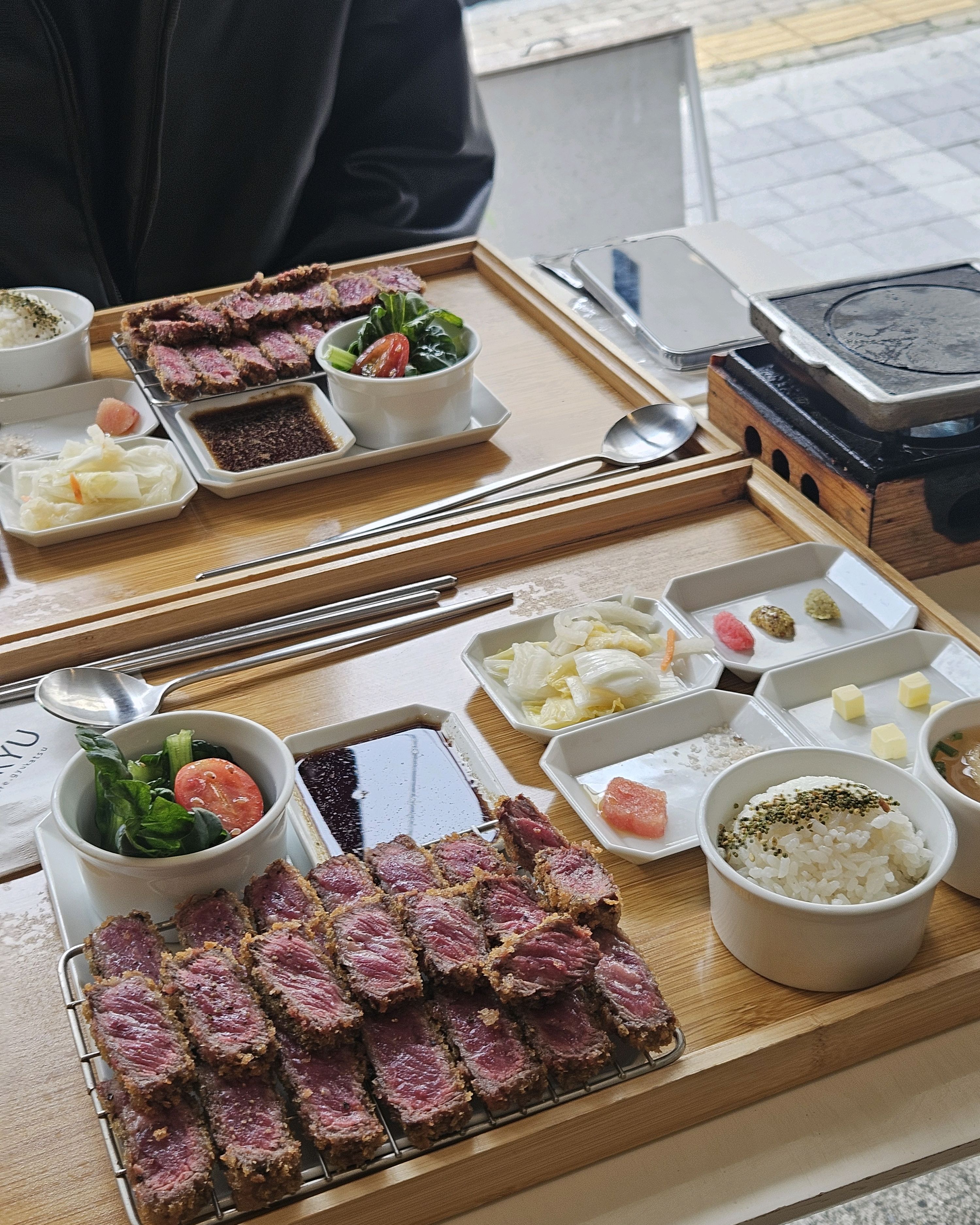 천안에 규카츠집이 있다니!! 넘 맛있습니다... 소스들도 잘 어울리고 나중에 한 번 더 방