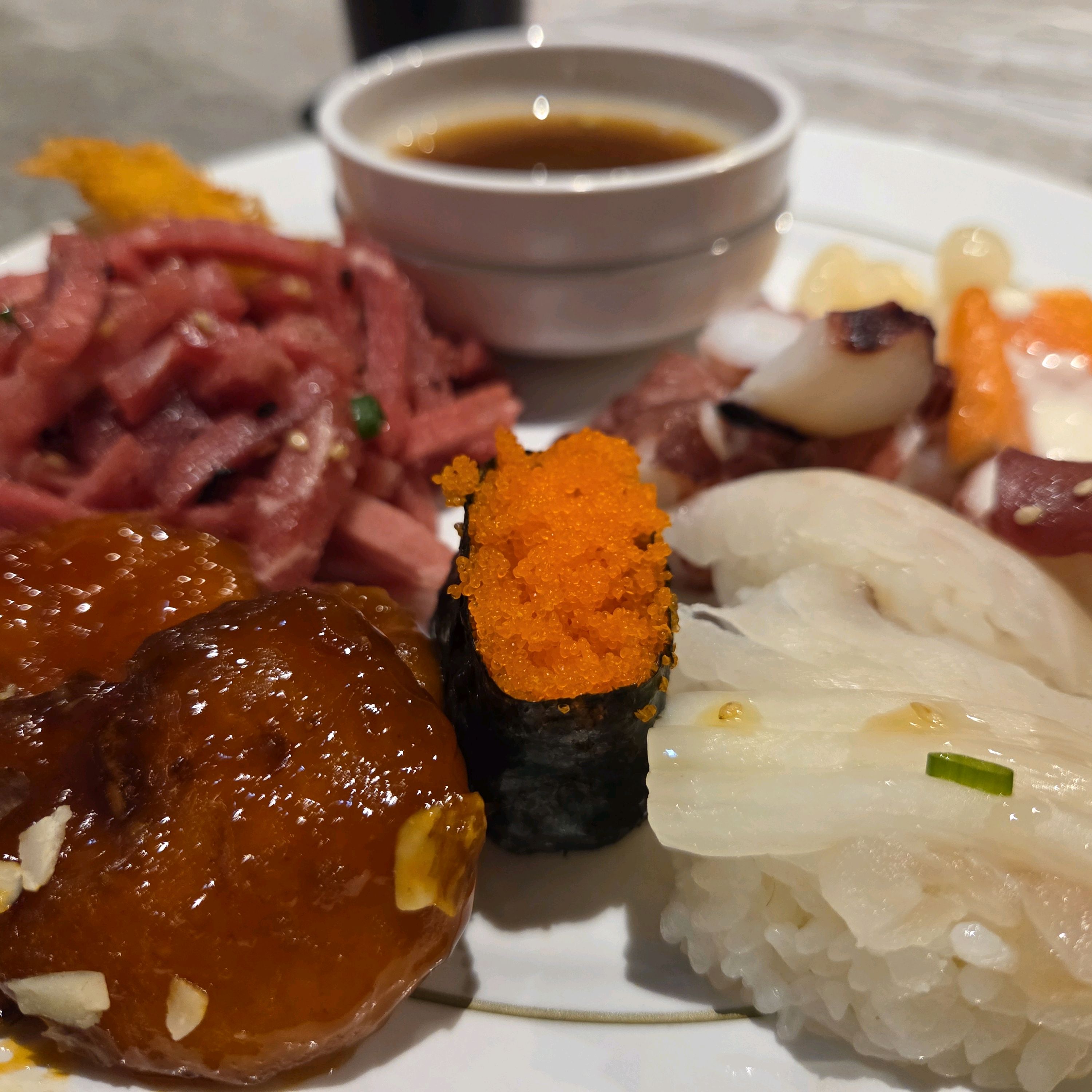프리미엄초밥뷔페다운 구성과 맛이었습니다. 역시나 싶었네요. 고급스러운 분위기도 식사를 즐기