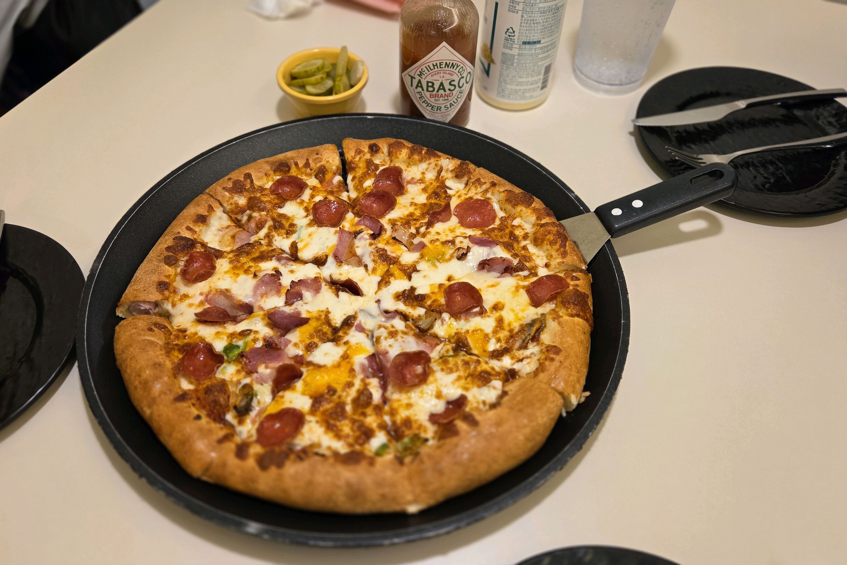 피자 너무 너무 맛잇어요!!맛집이라 웨이팅이 있습니다!! - 제주 맛집 이재모피자 제주점