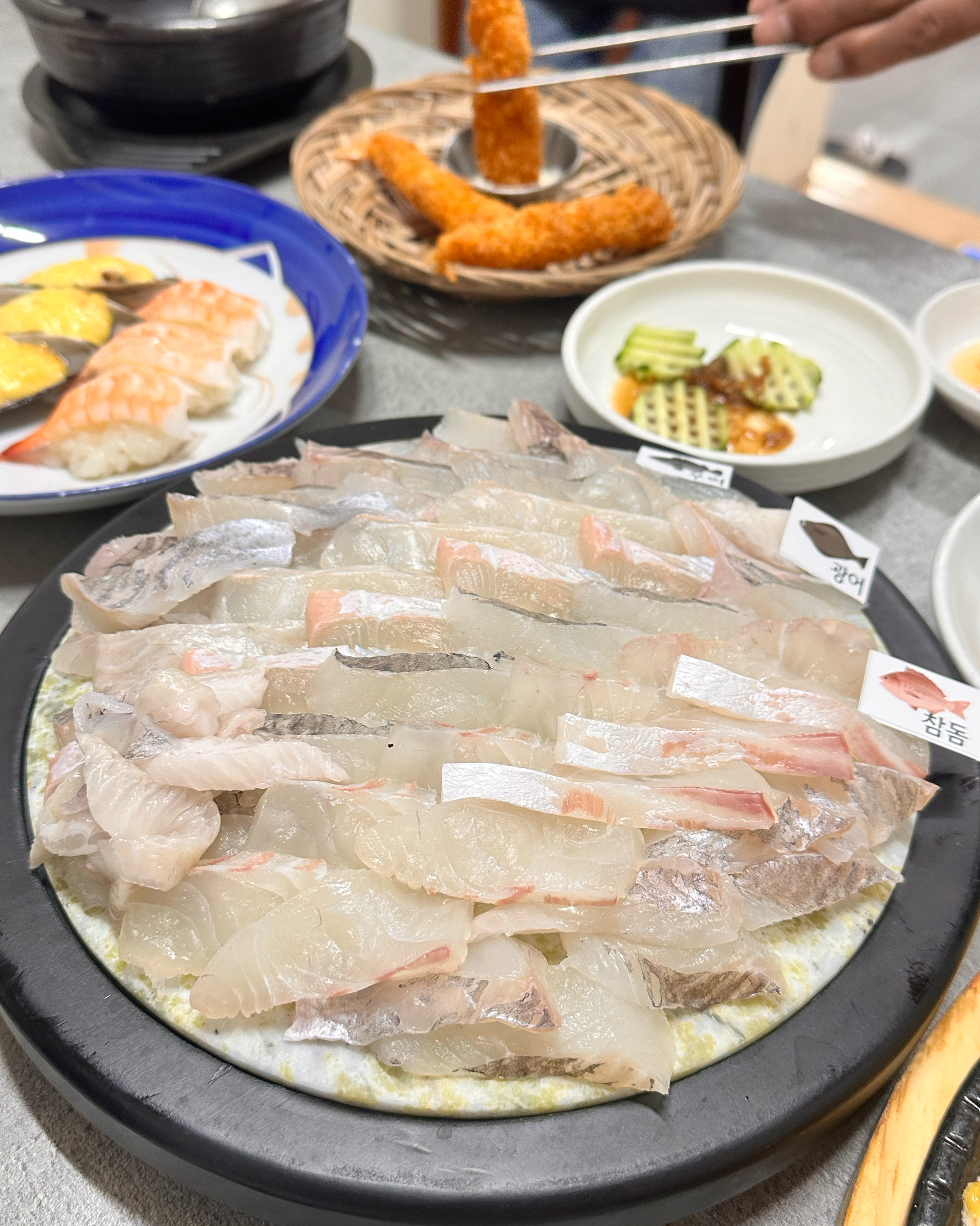 부모님께서 추천해서 온 곳인데, 회도 두툼하고 신선하고 너무 맛있습니다 추천합니다 - 대구 맛집 회신물회