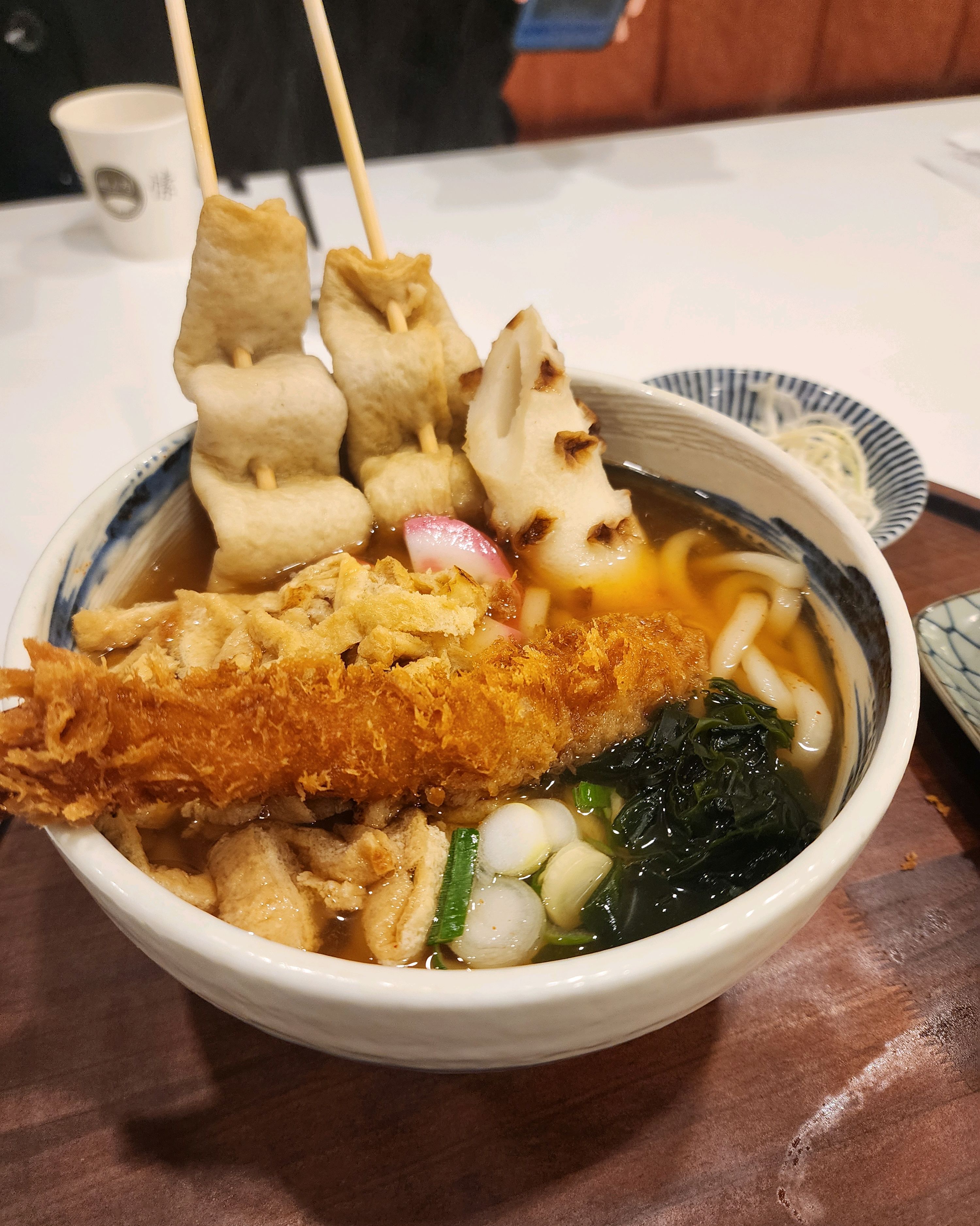 오랜만에 보는 친구와 같이 저녁밥을 먹었는데 결정하는 뇌세포에 문제가 있는 저희라서 메뉴를