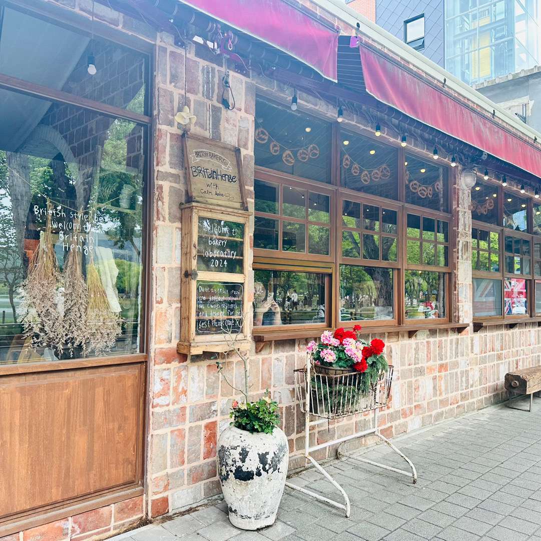마치 영국에 온 것 같은 분위기가 정말 좋았어요! 외관부터가 이미 유렵! 들어오니 카페 구