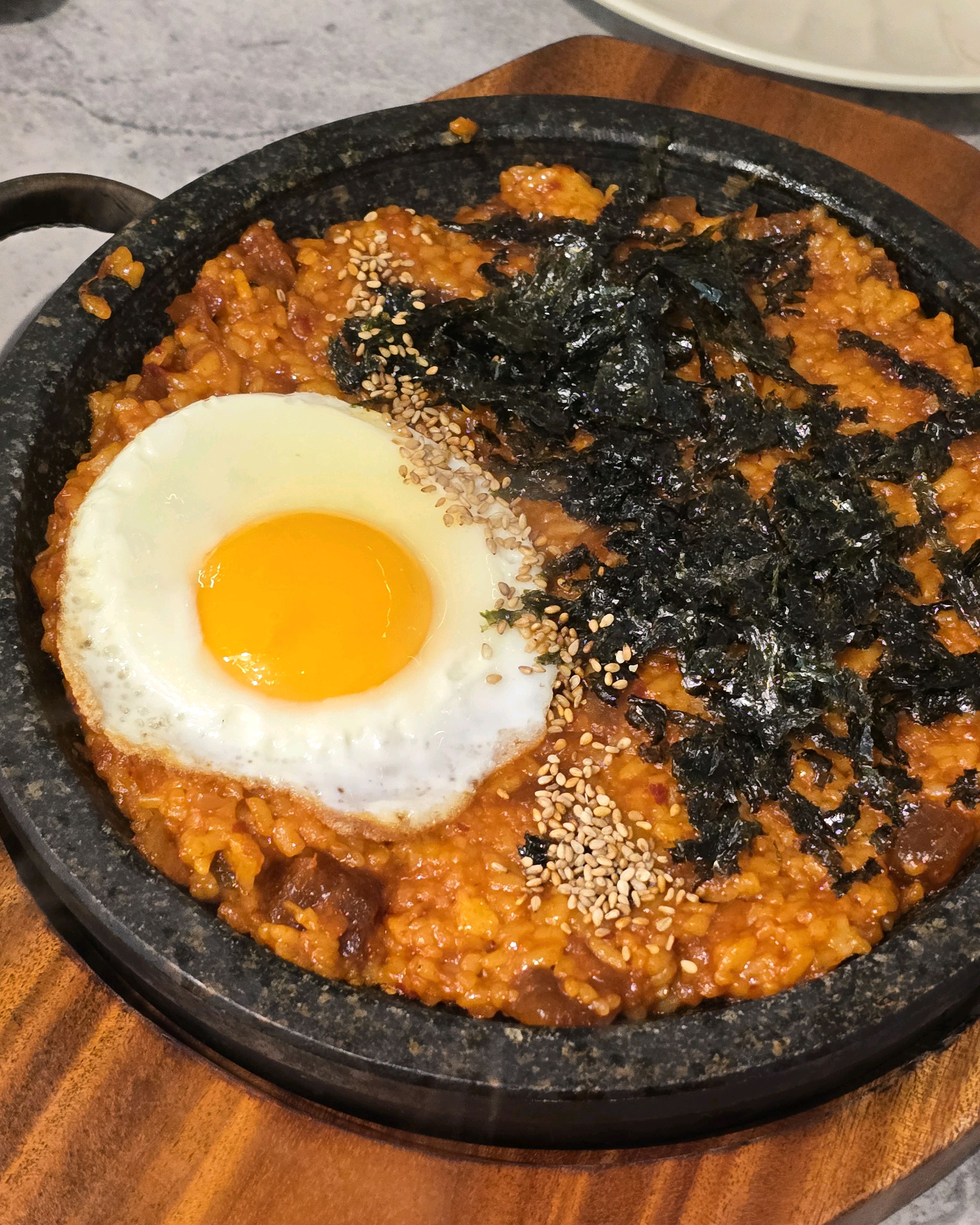 가끔씩 방문 하는데 고기가 항상 너무 맛있어요!!! 사이드 메뉴도 올때마다 이것저것 시키는